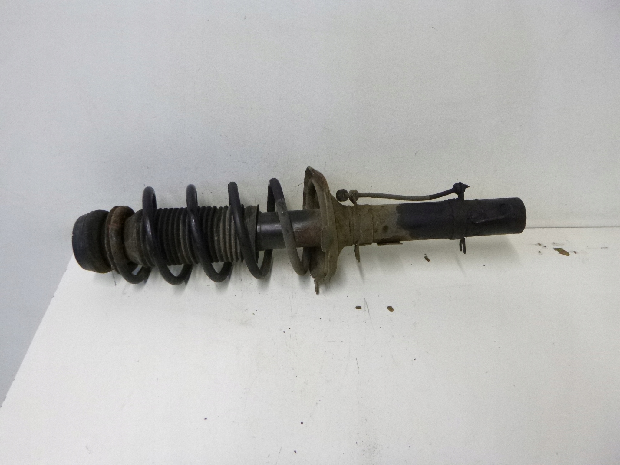 shock absorber front Volkswagen Golf IV 1.6 01r.