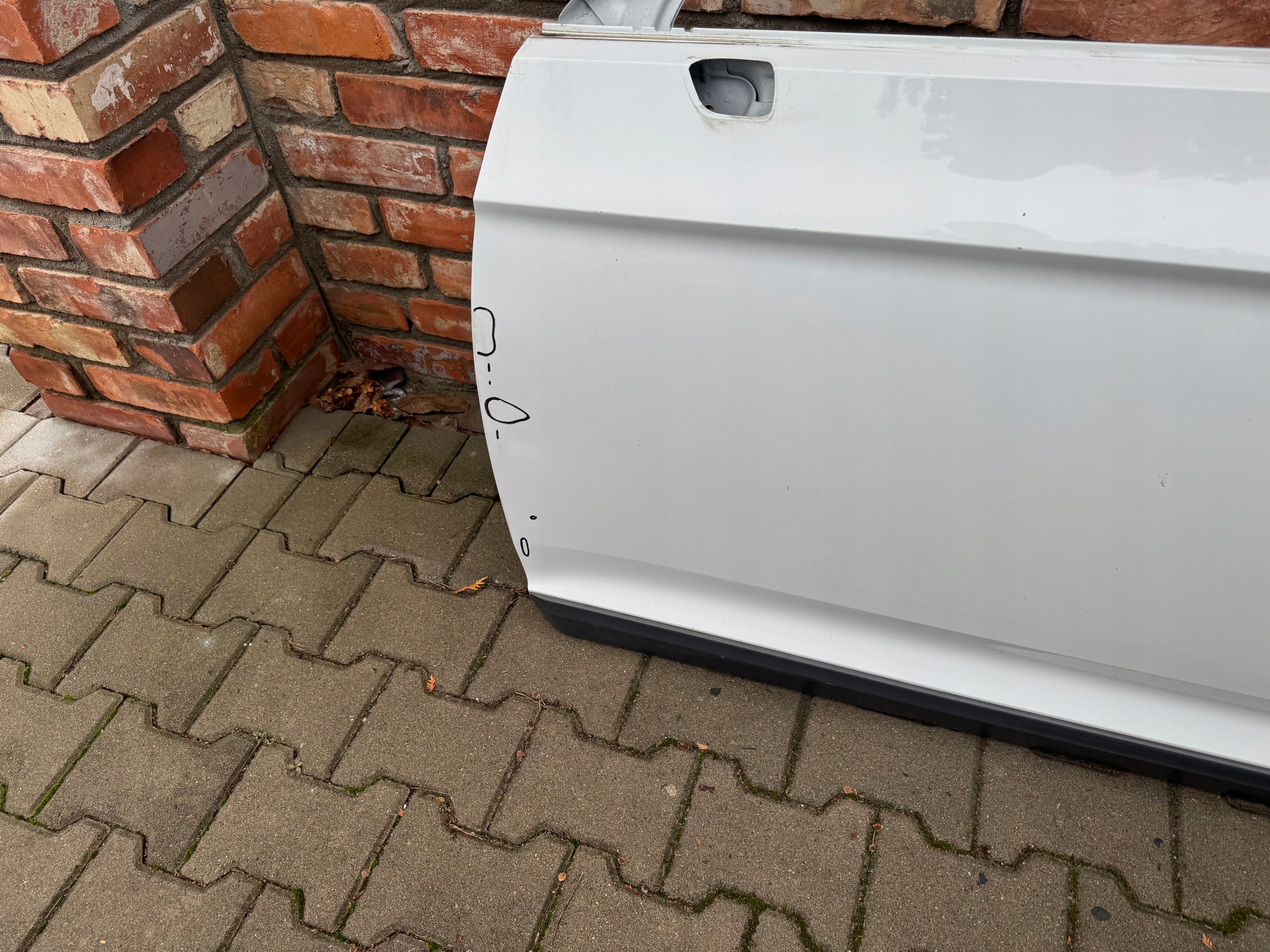 PASSAT B8 DRZWI PRZEDNIE LEWE GIEŁDA POZNAŃ Producent części Volkswagen OE