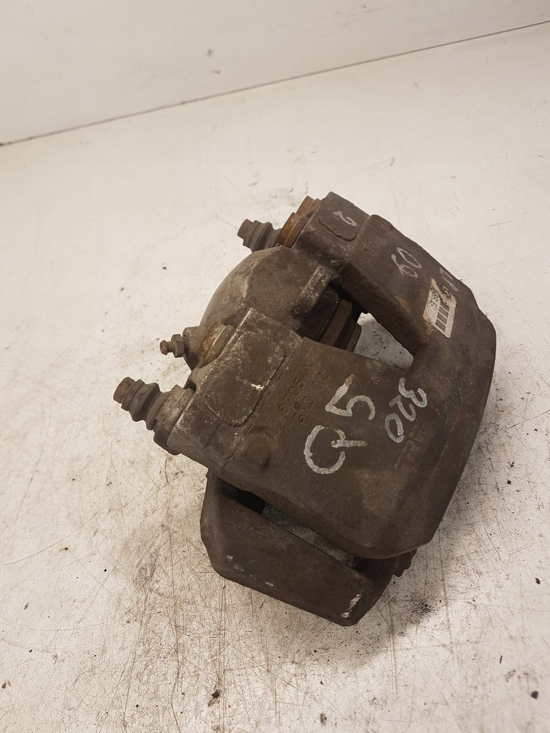 caliper brake left front AUDI Q5 A5 8R0105E