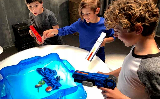 2 PISTOLETY Z WYRZUTNIĄ SPINNER DELUXE BATTLE PACK Marka Silverlit