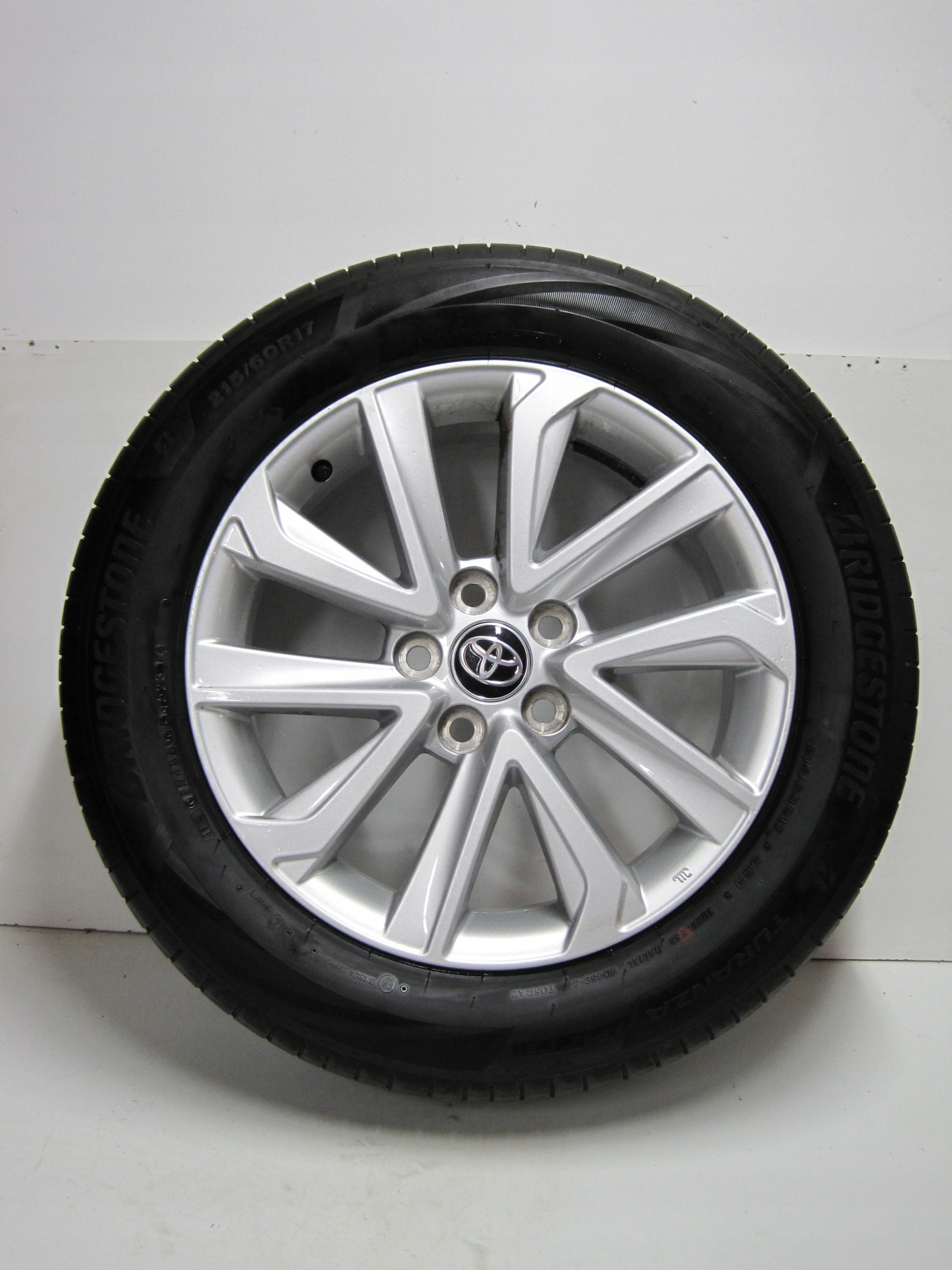 wheels discs tyres TOYOTA COROLLA CROSS R17 23R
