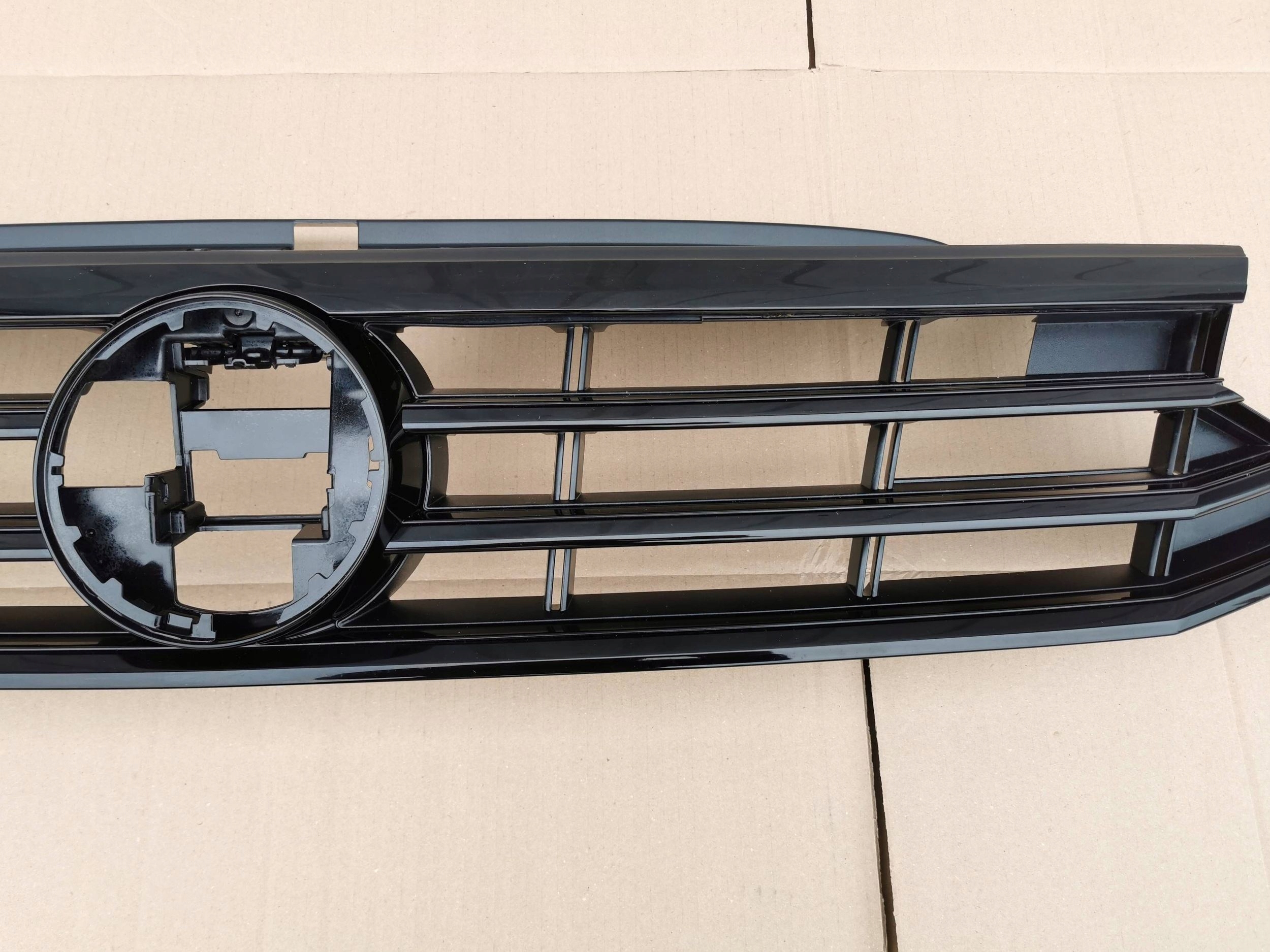 VW PASSAT B8 3G0 R-LINE LIFT 19- GRILL ATRAPA PRZÓD BLACK 3G0853653K Strona zabudowy przód