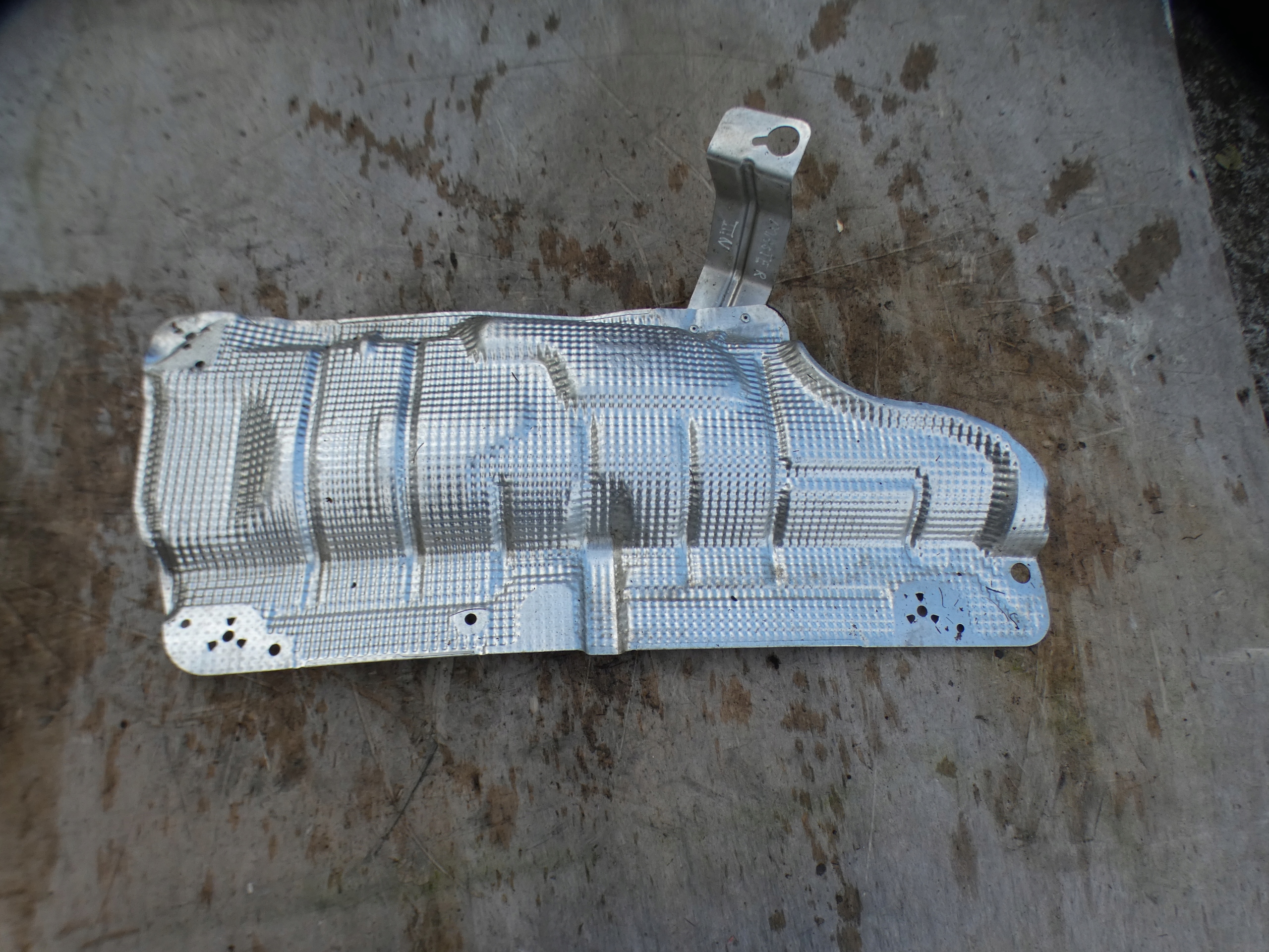 Renault Master III 2021 Blende Abdeckung termiczna rury wydechowej