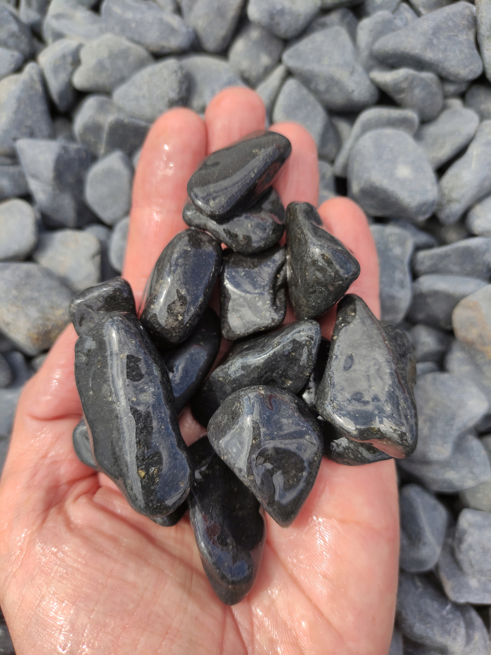 Černý kámen oblázek bazalt do zahrady Italy Nero Ebano 24 kg 1-2 cm