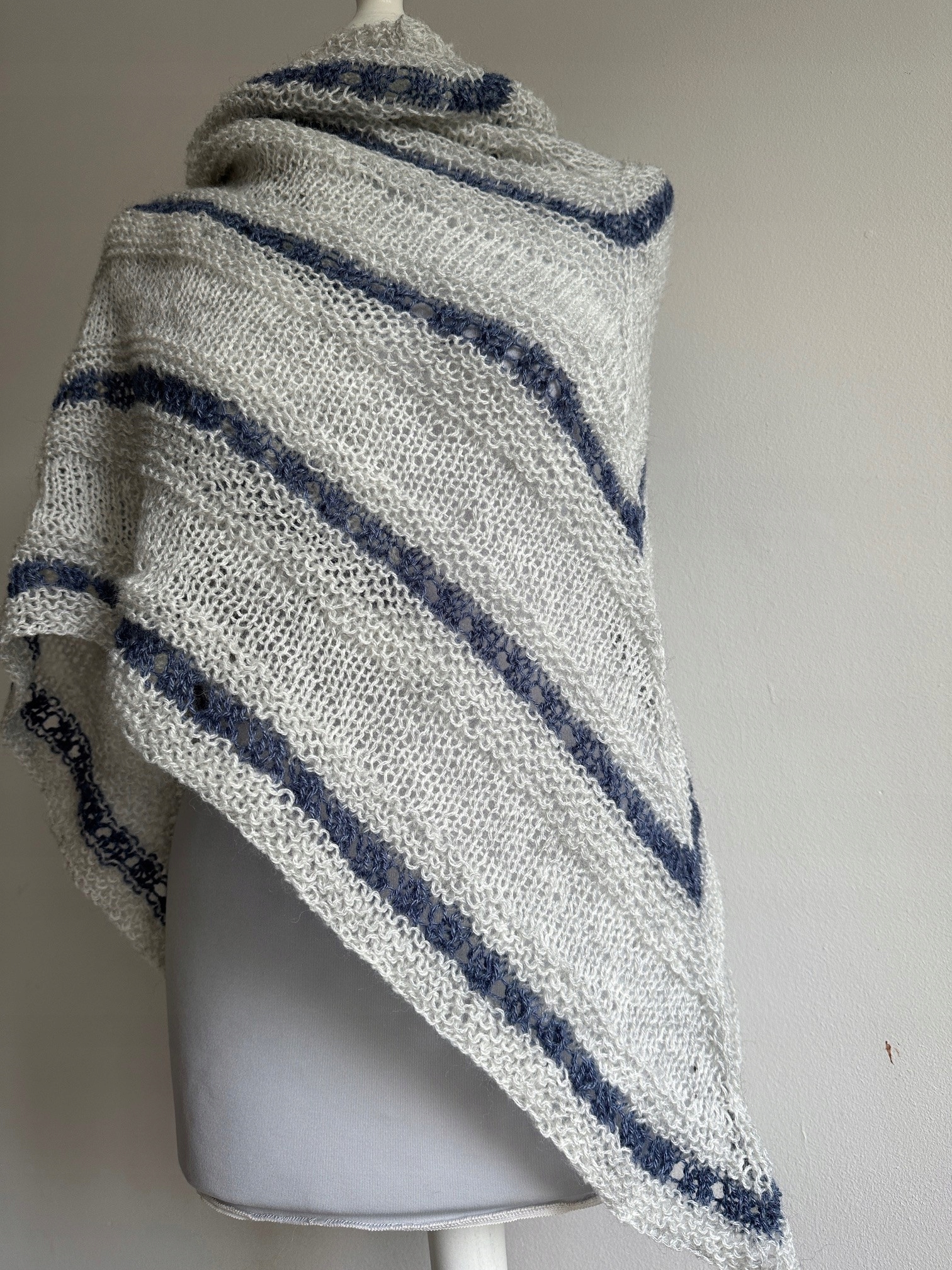 Šátek Striped šedo-granátový handmade