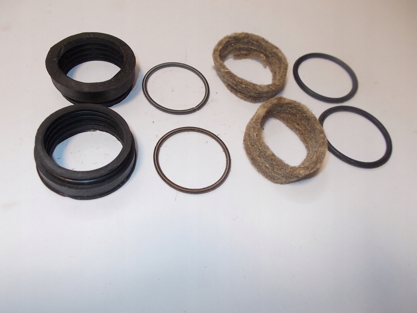 

Uszczelniacze Zawieszenia Przedniego K-750 Dniepr