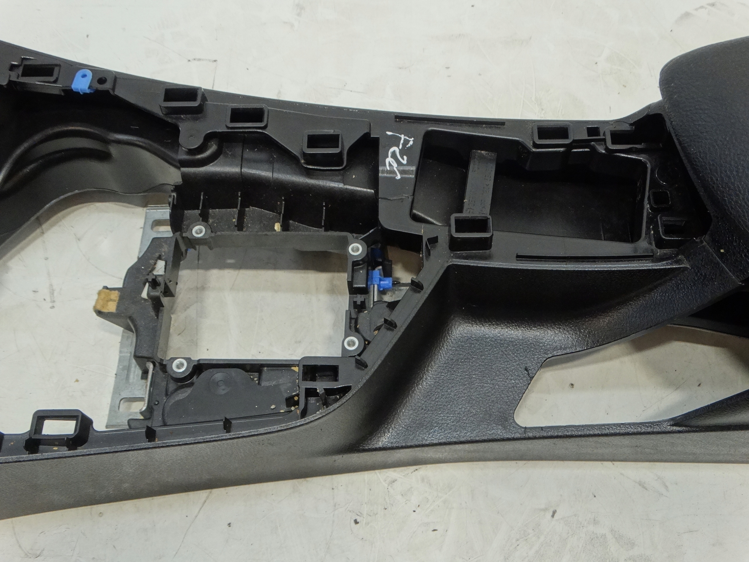 TUNEL central armrest BMW F20 2013R. 9230145-18