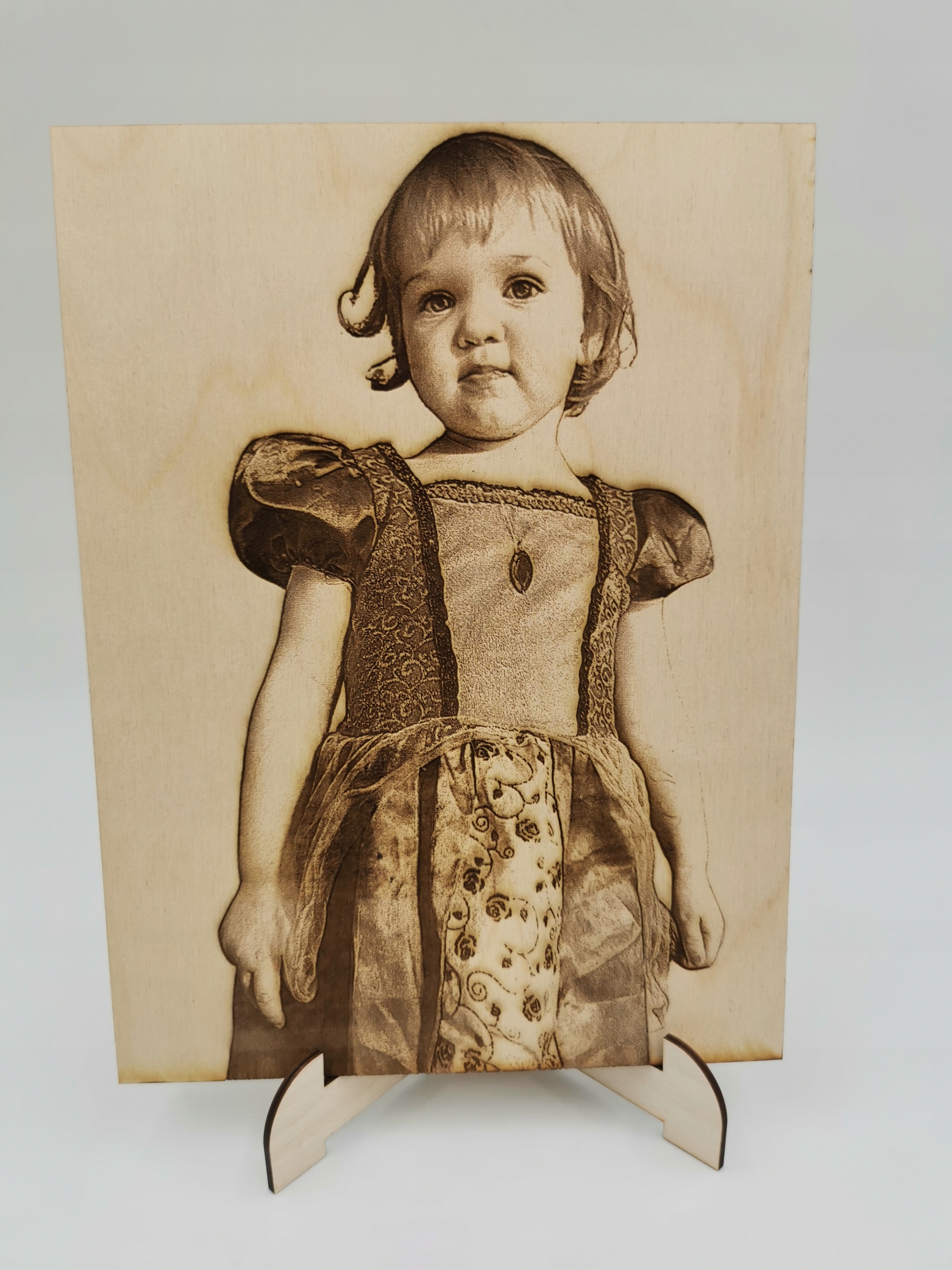 Portrét gravírovaný na dřevo A4, ideální dárek