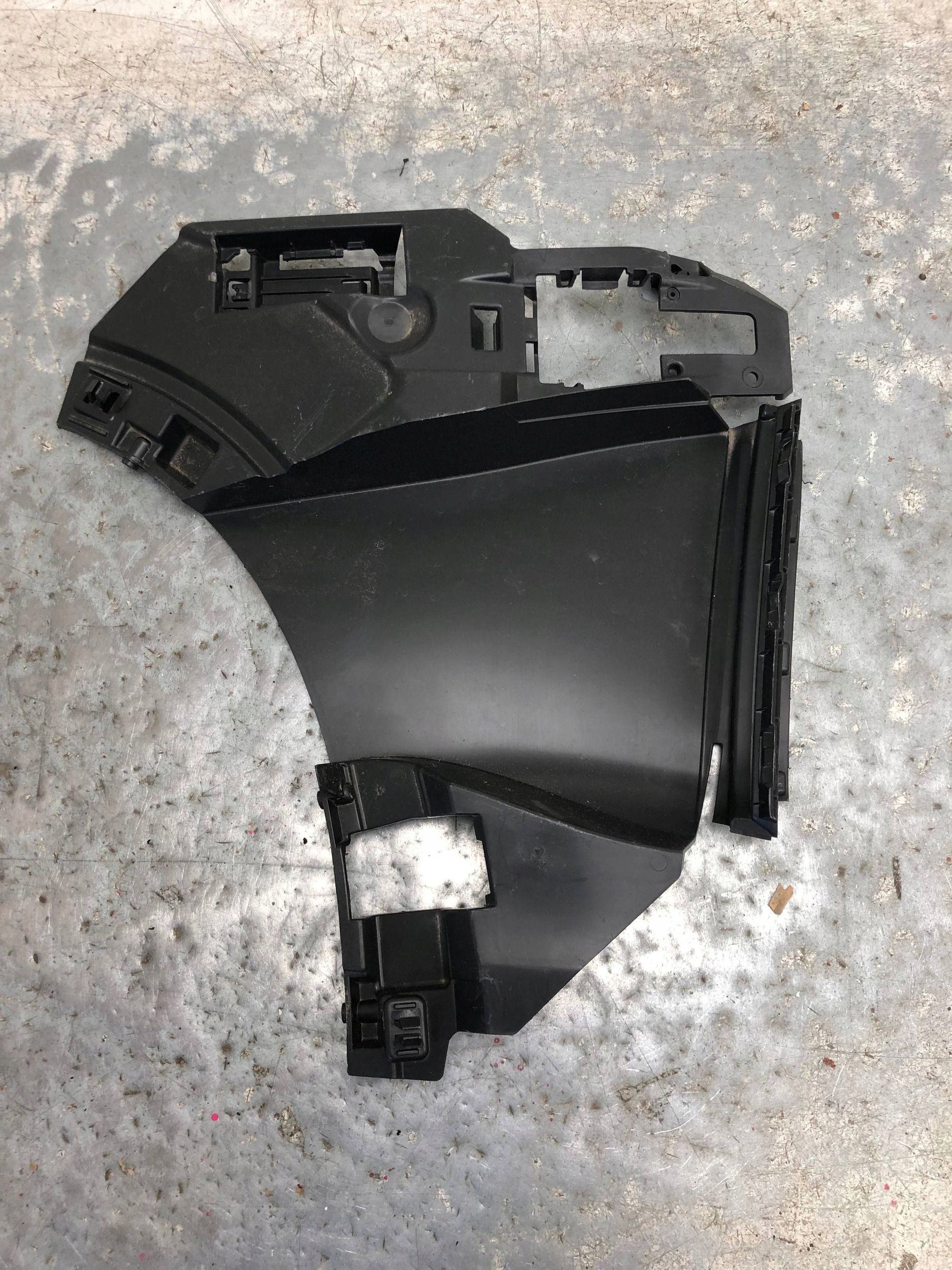 bumper bracket right front VW TAYRON 57L807884