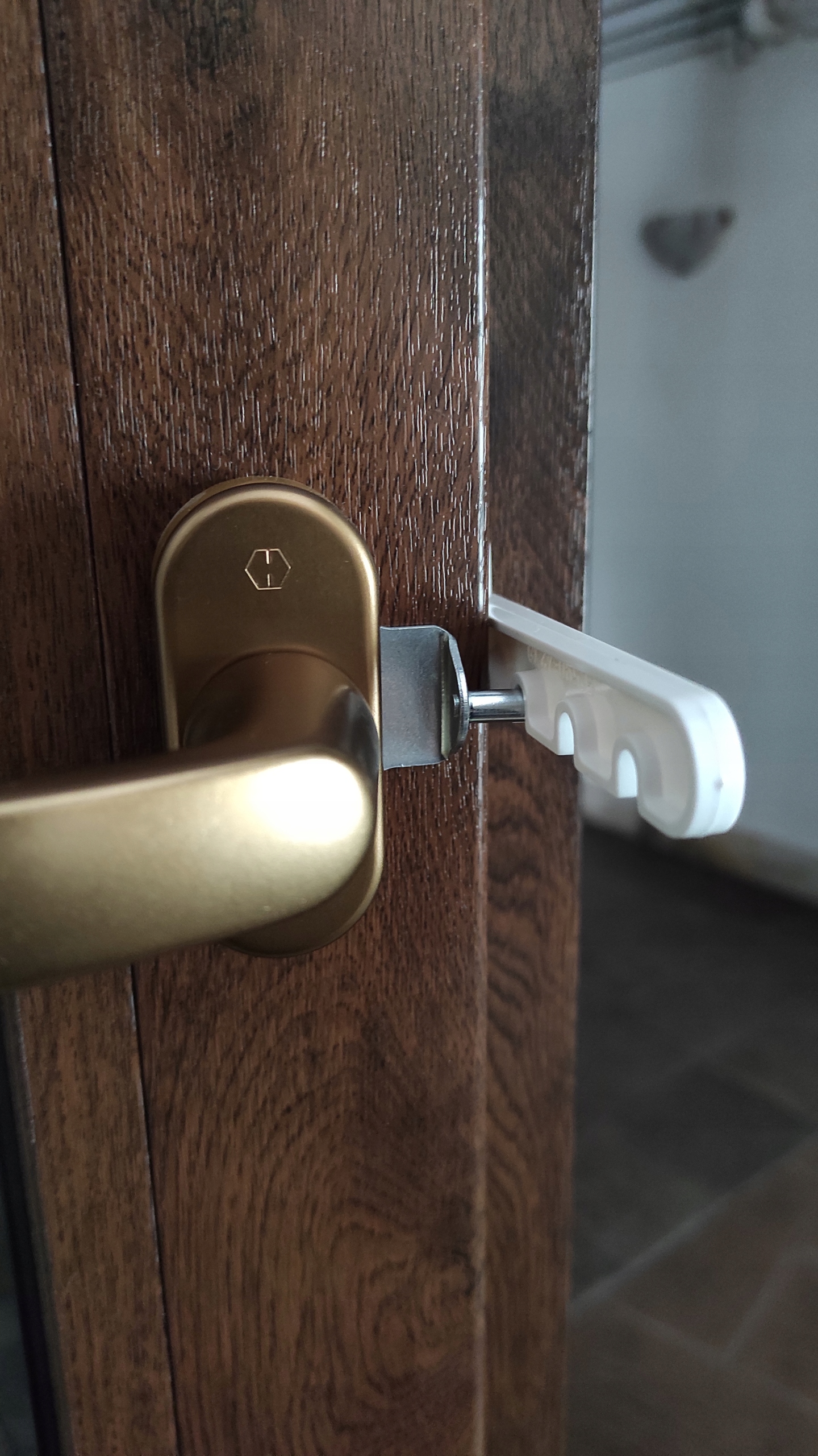 Ogranicznik do okna grzebień regulator okienny Marka Demitech