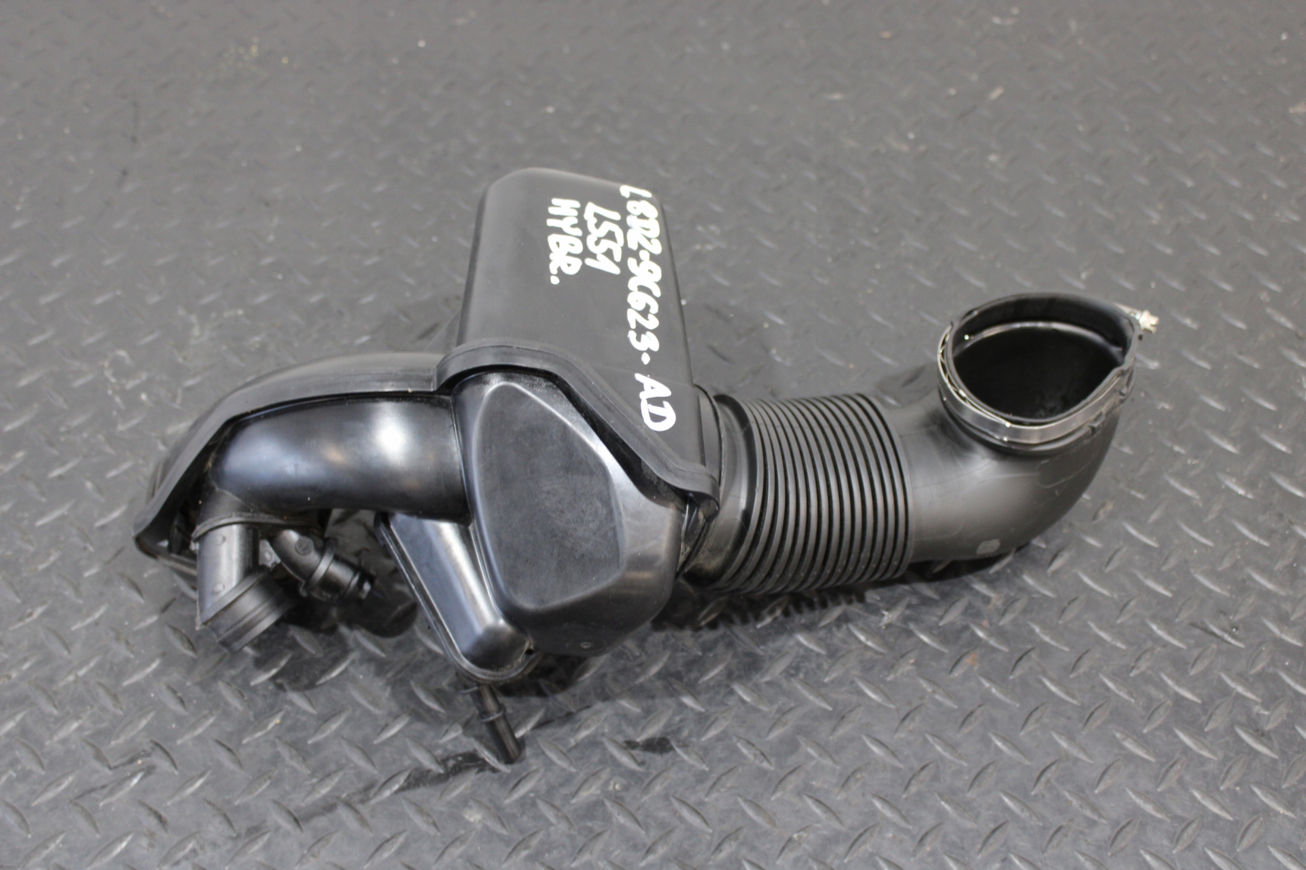 REZONATOR diffuser air LAND ROVER EVOQUE II 2 L551 L8D2-9C623-AD