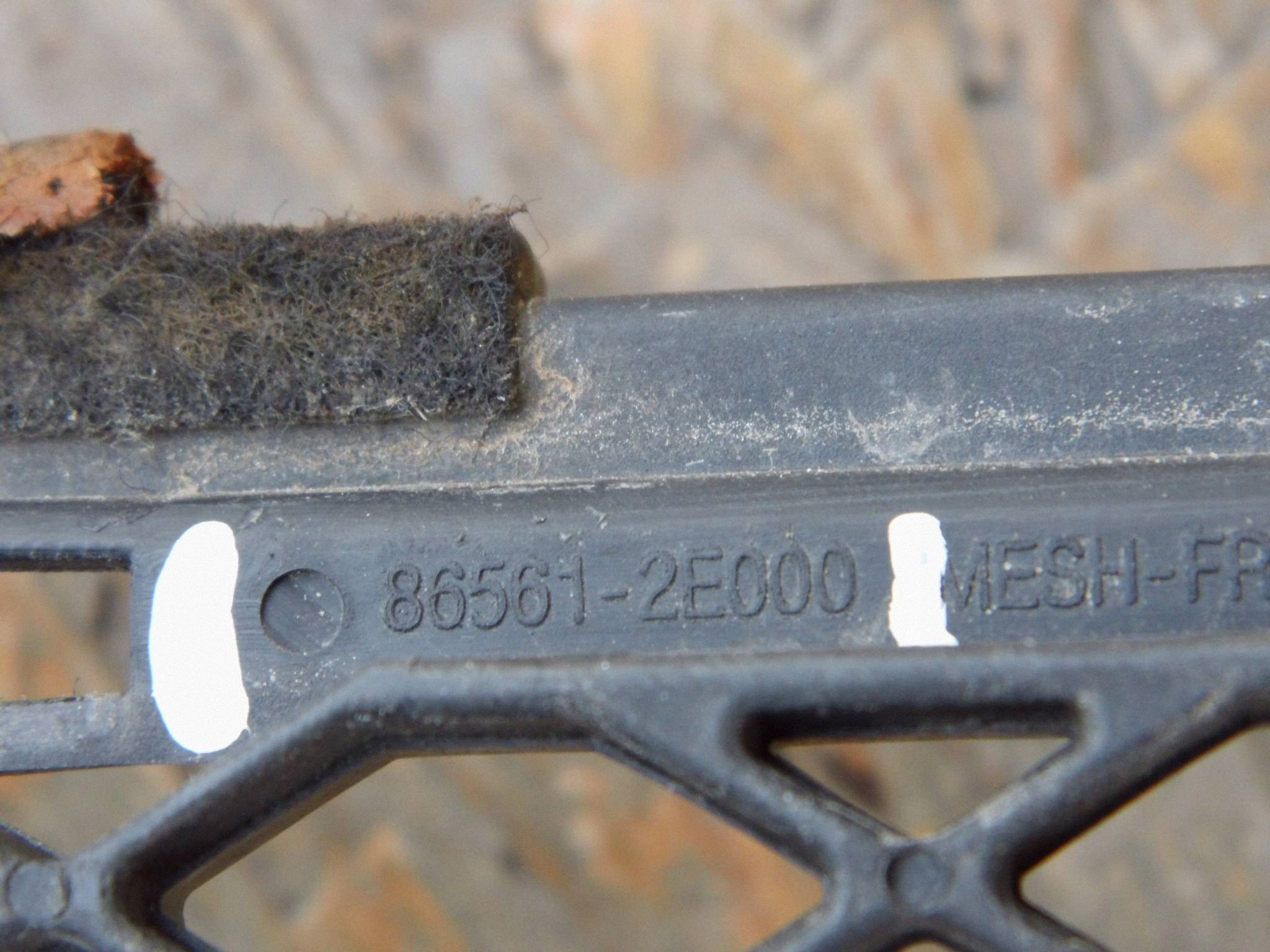 Hyundai Tucson JM 2004-2010 grille grid of a bumper front