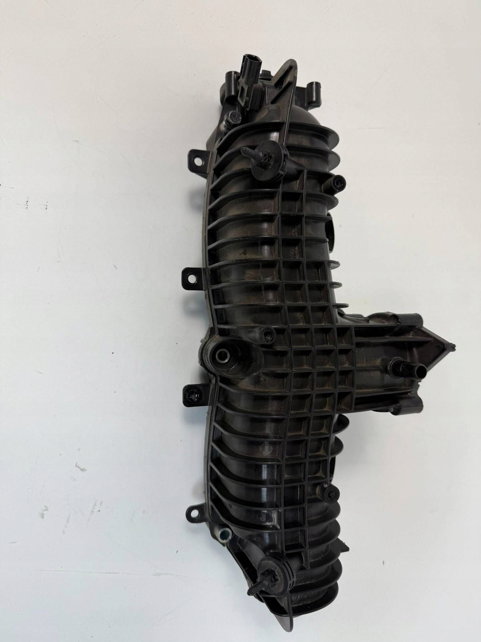 Volvo V60 II T8 2022 intake manifold 32257808