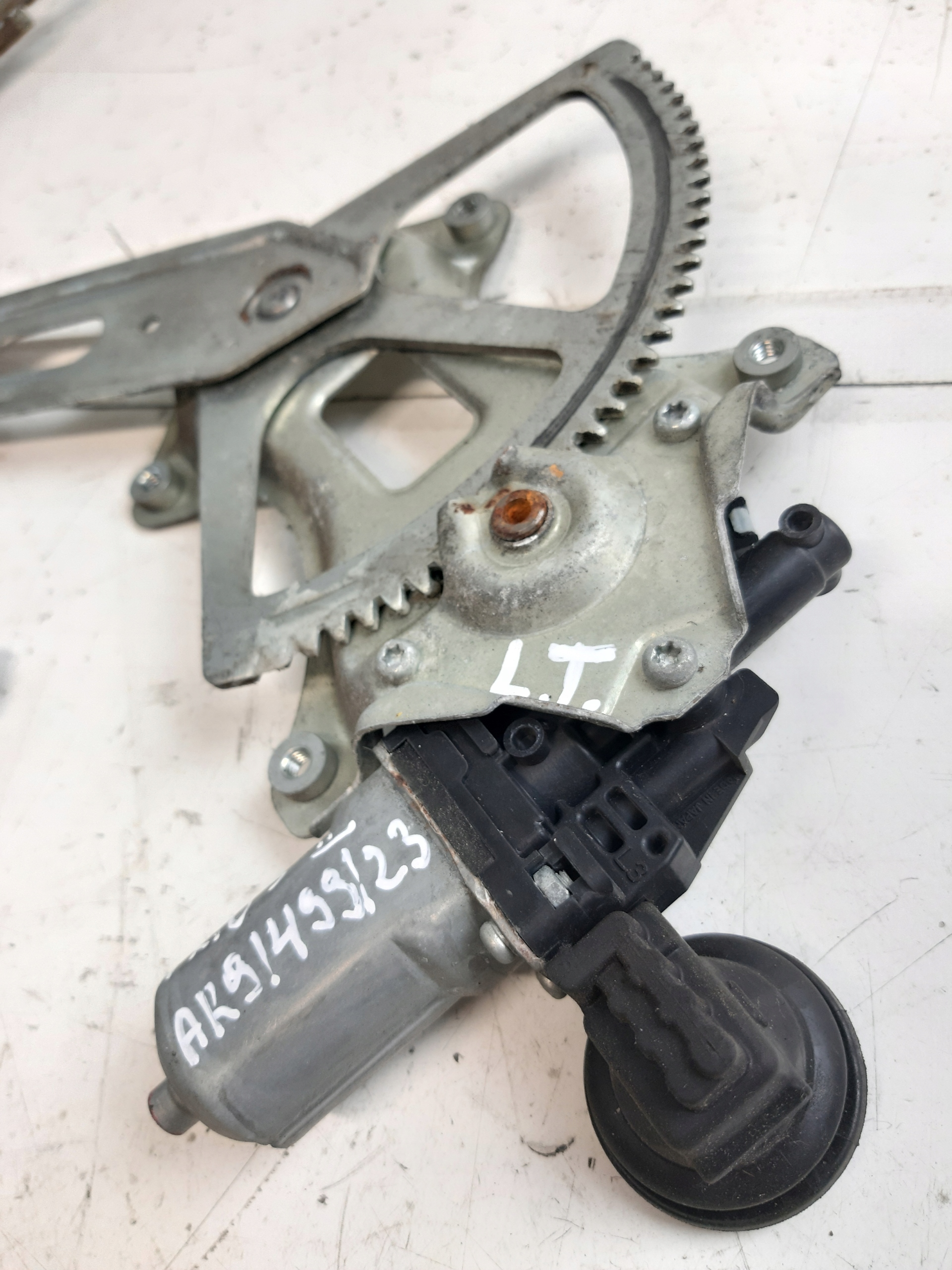window regulator mechanism left rear part TOYOTA PRIUS II