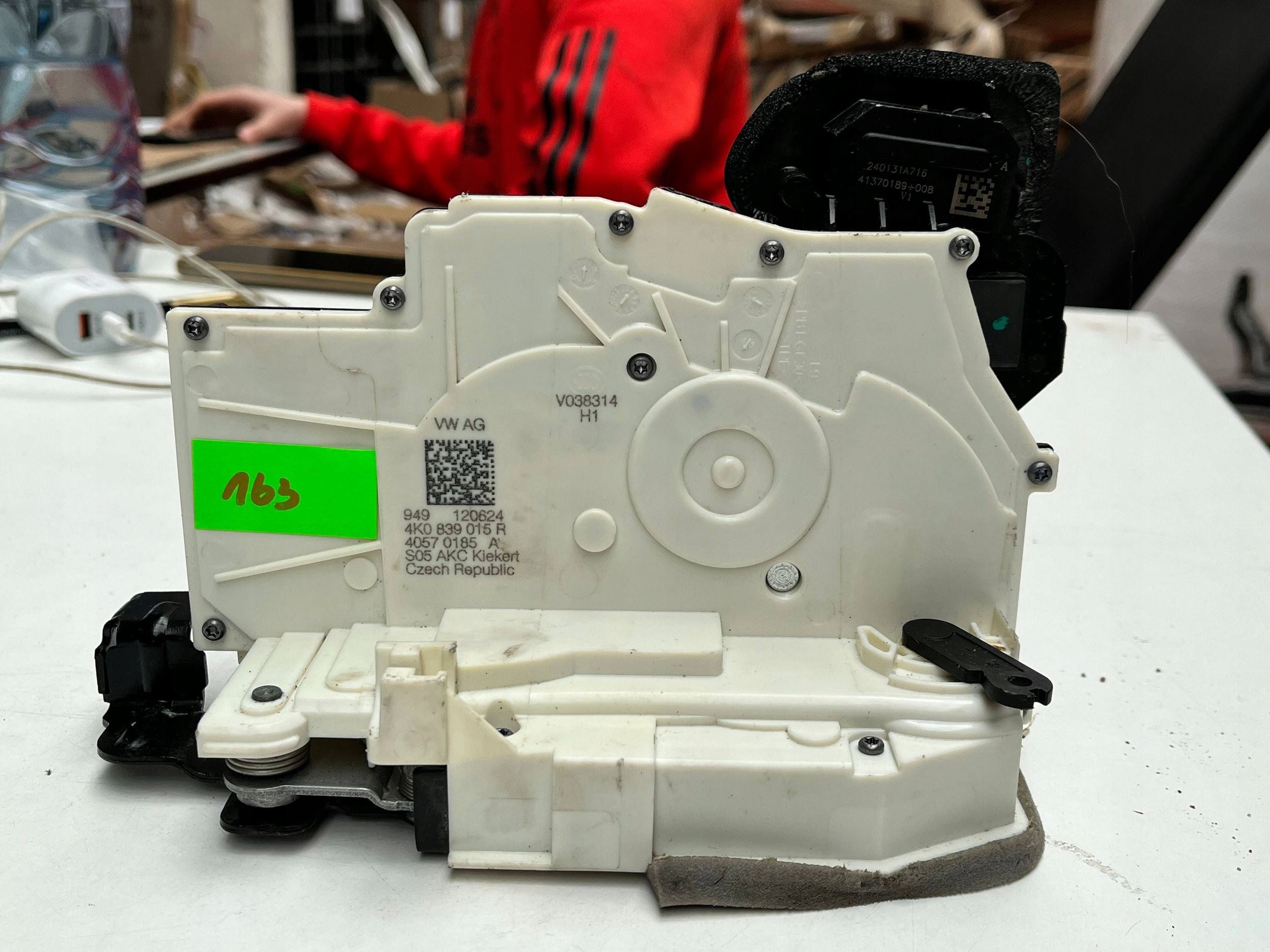 AUDI A6 C8 schloß tür links heck 4K0839015R !J