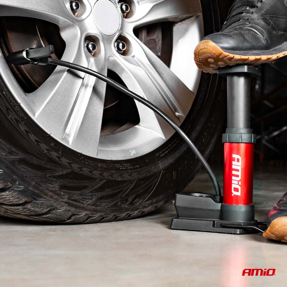 POMPKA NOŻNA METALOWA SAMOCHODOWA ROWEROWA MOCNA Z MANOMETREM PODŁOGOWA Kolor dominujący pomarańcze i czerwienie