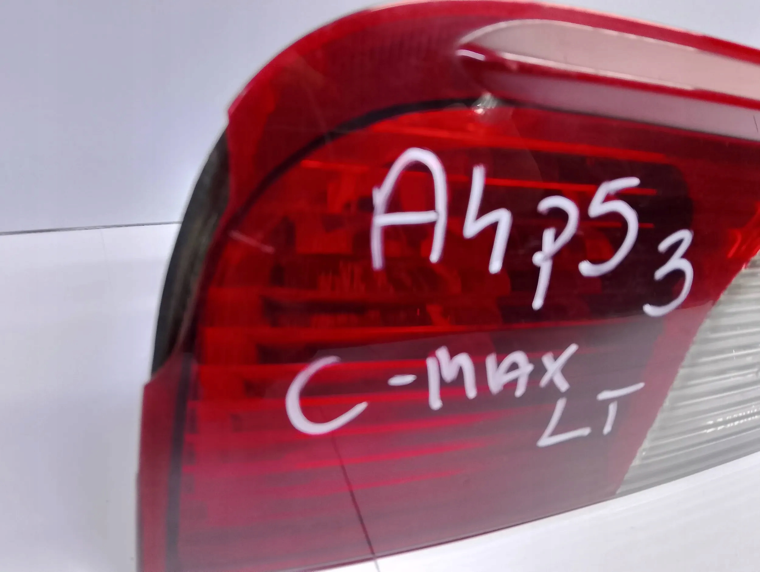Ford C-MAX and 2005 lights rear. 3M5113N411AA