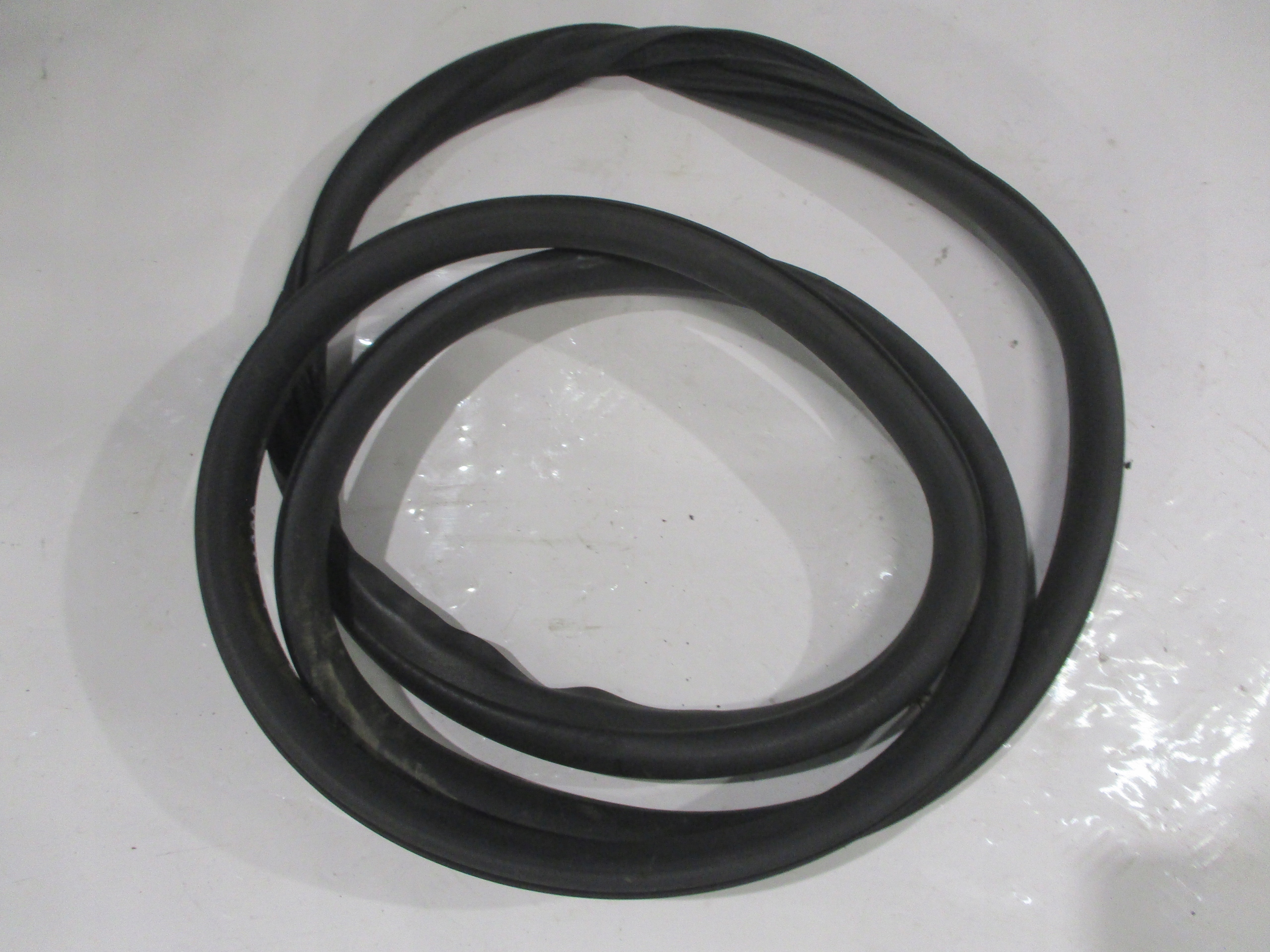 USZCZELKA DRZWI LEWY PRZÓD VOLVO V60 I LIFT