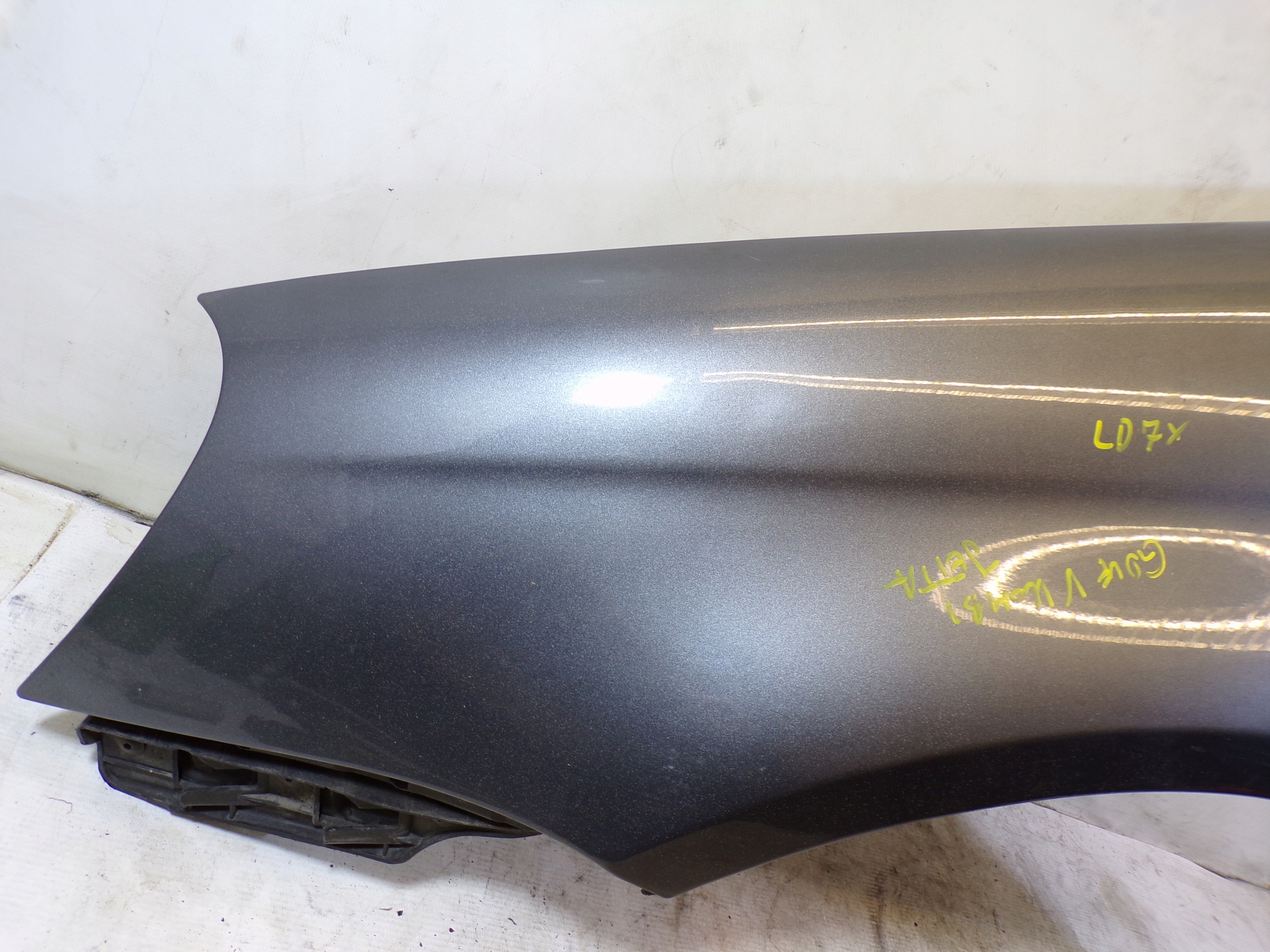 fender left front VOLKSWAGEN GOLF 5 V KOMBI JETTA colour LD7X