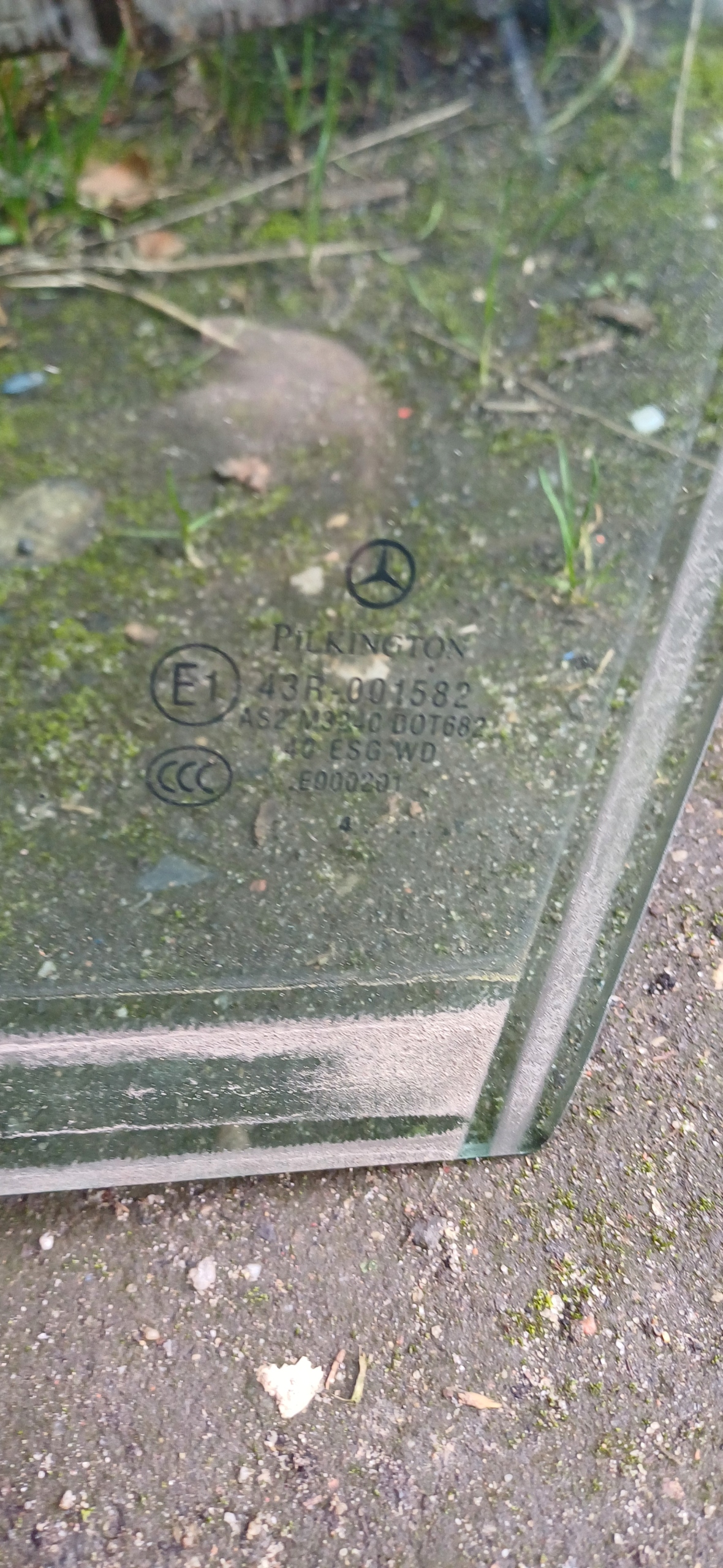 MERCEDES W203 window left rear part