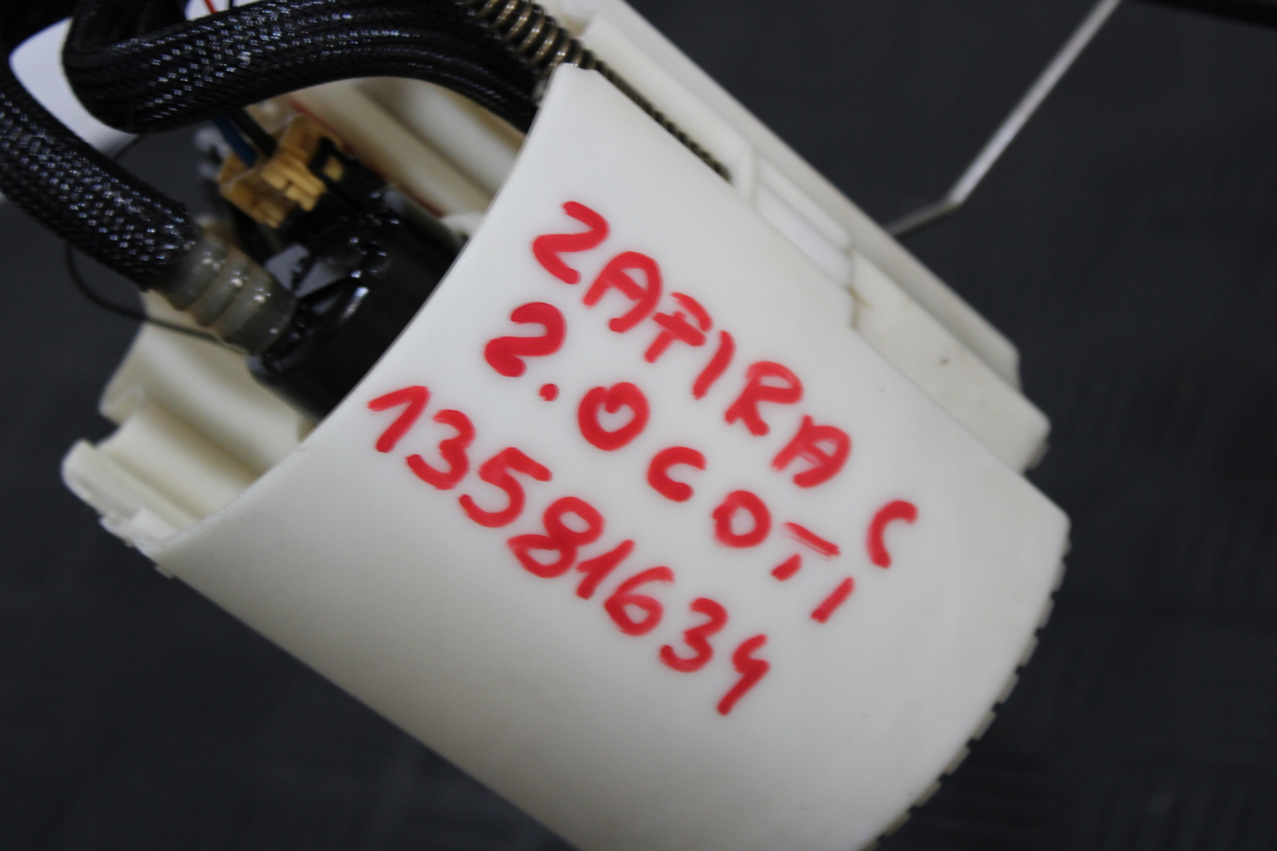 fuel pump 13581634 OPEL ZAFIRA C