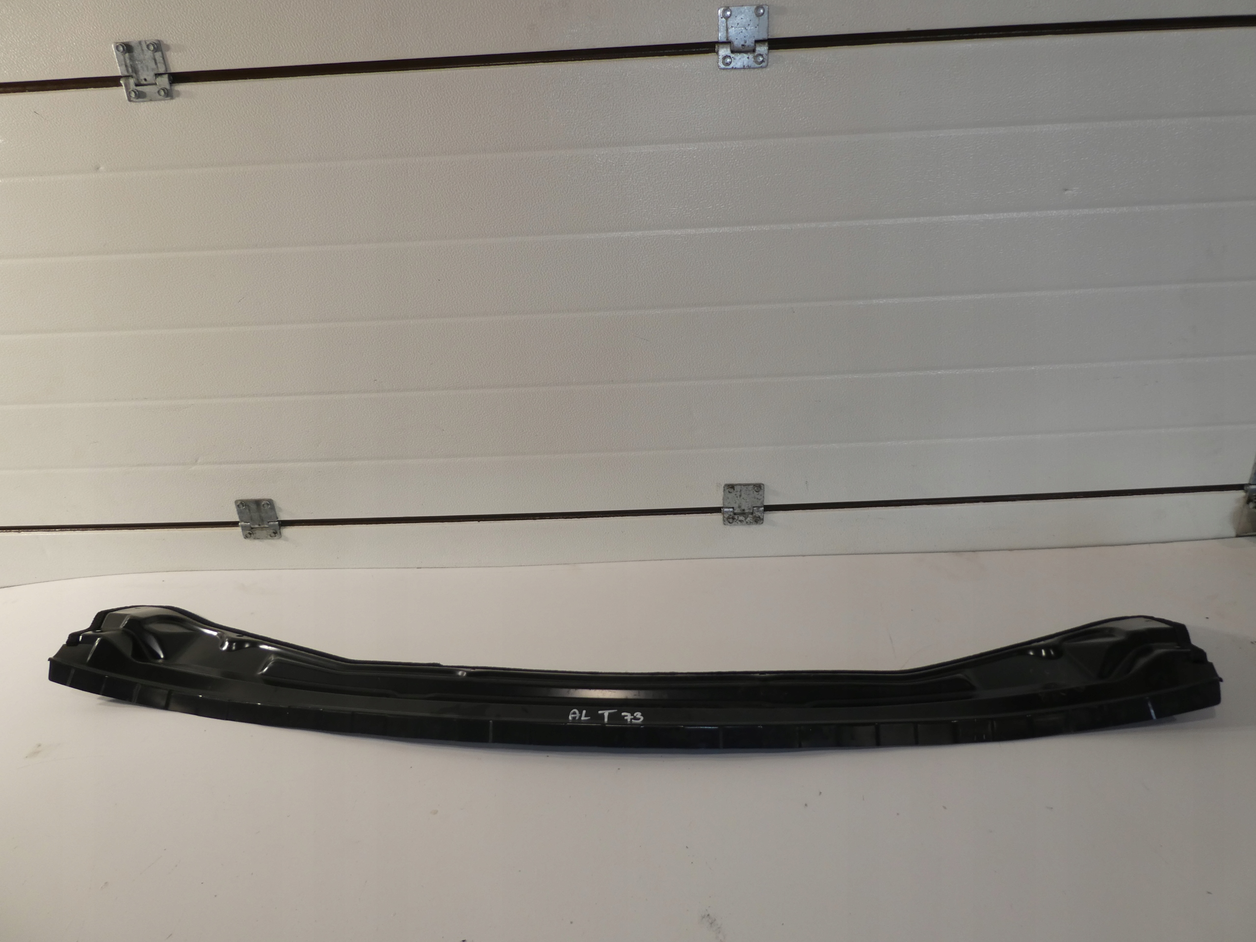 PODSZYBIE DOLNE METALOWA EUROPA RENAULT MASTER IV 668570496R Producent części Renault OE