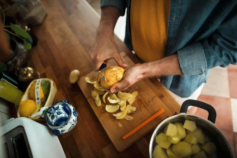 Nóż FISKARS Functional Form 1057545 Przeznaczenie do obierania