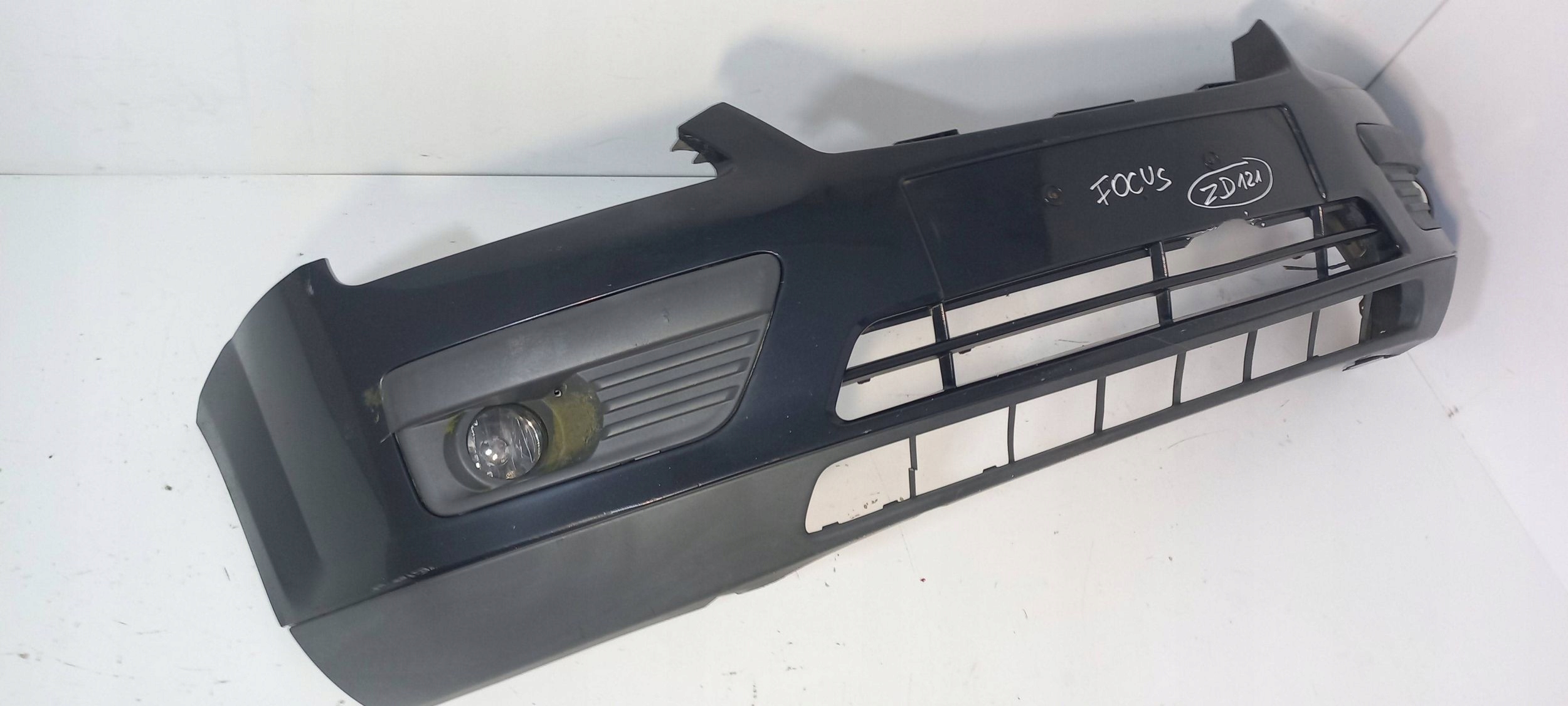 Ford Focus MK2 Frontstoßstange 4M5117C749A (ZD121)