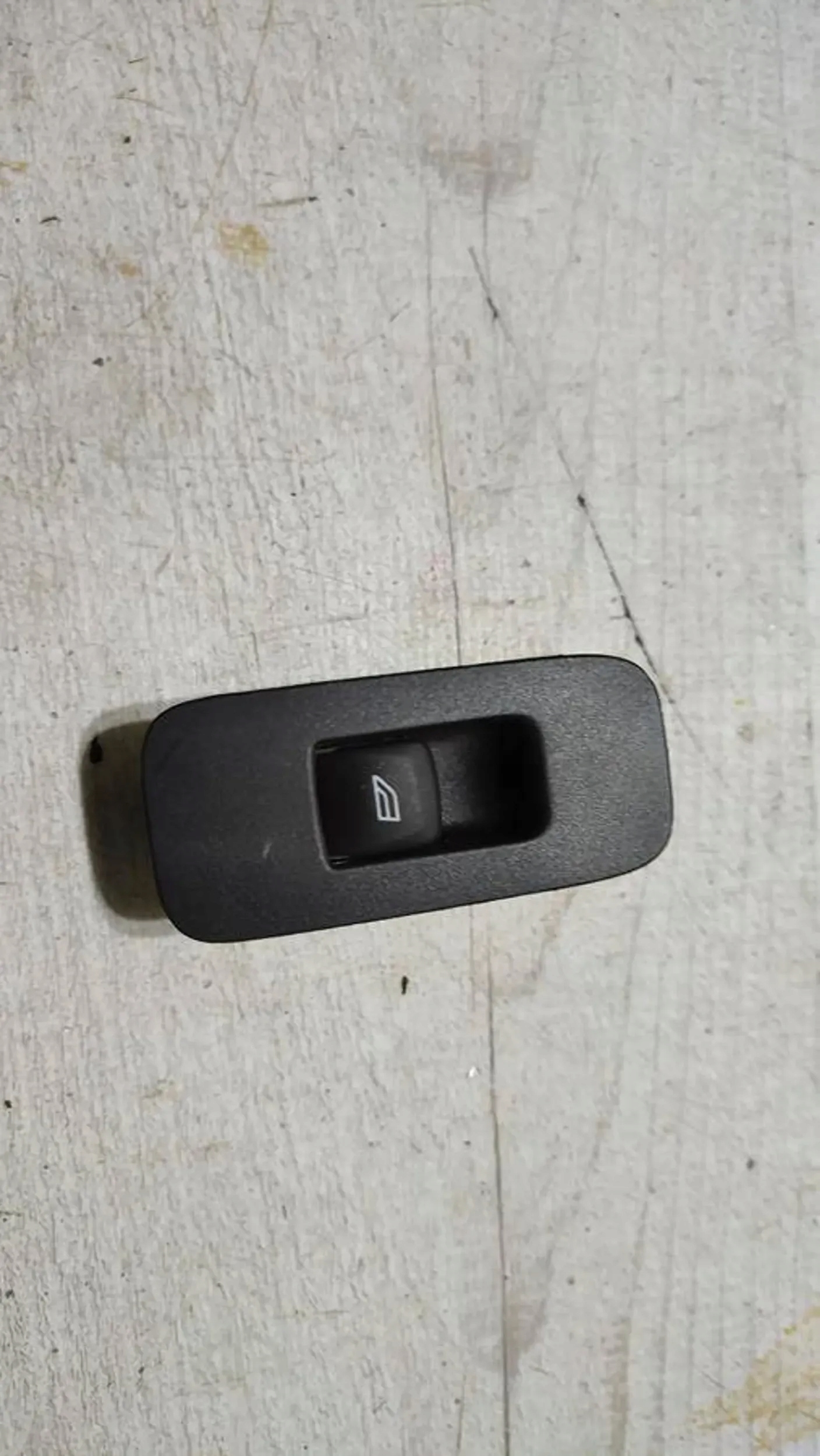 Volvo V40 II 2018r rear part side right switch button windows