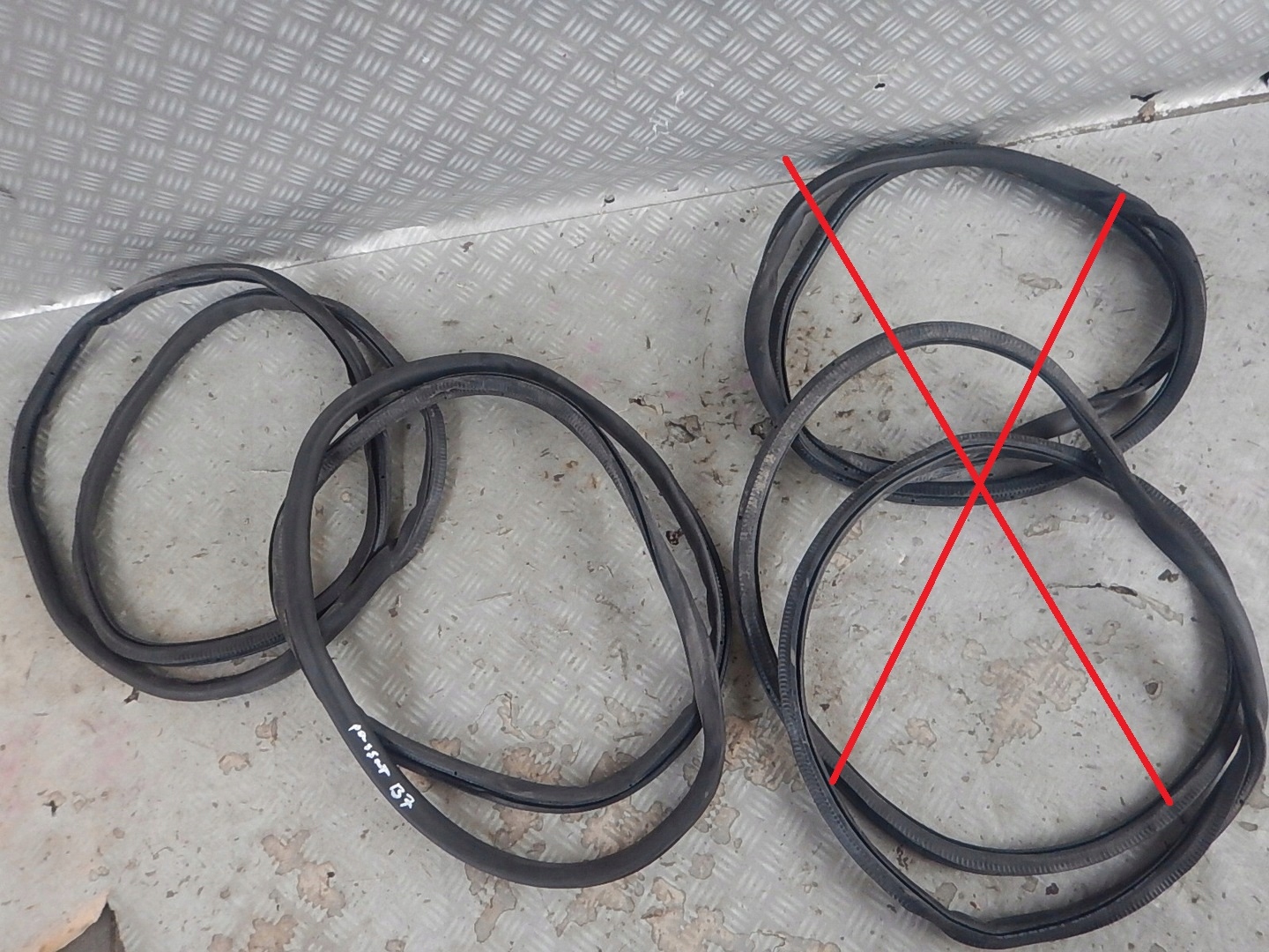 VW PASSAT B7 KOMBI USZCZELKA WOKÓŁ DRZWI TYŁ