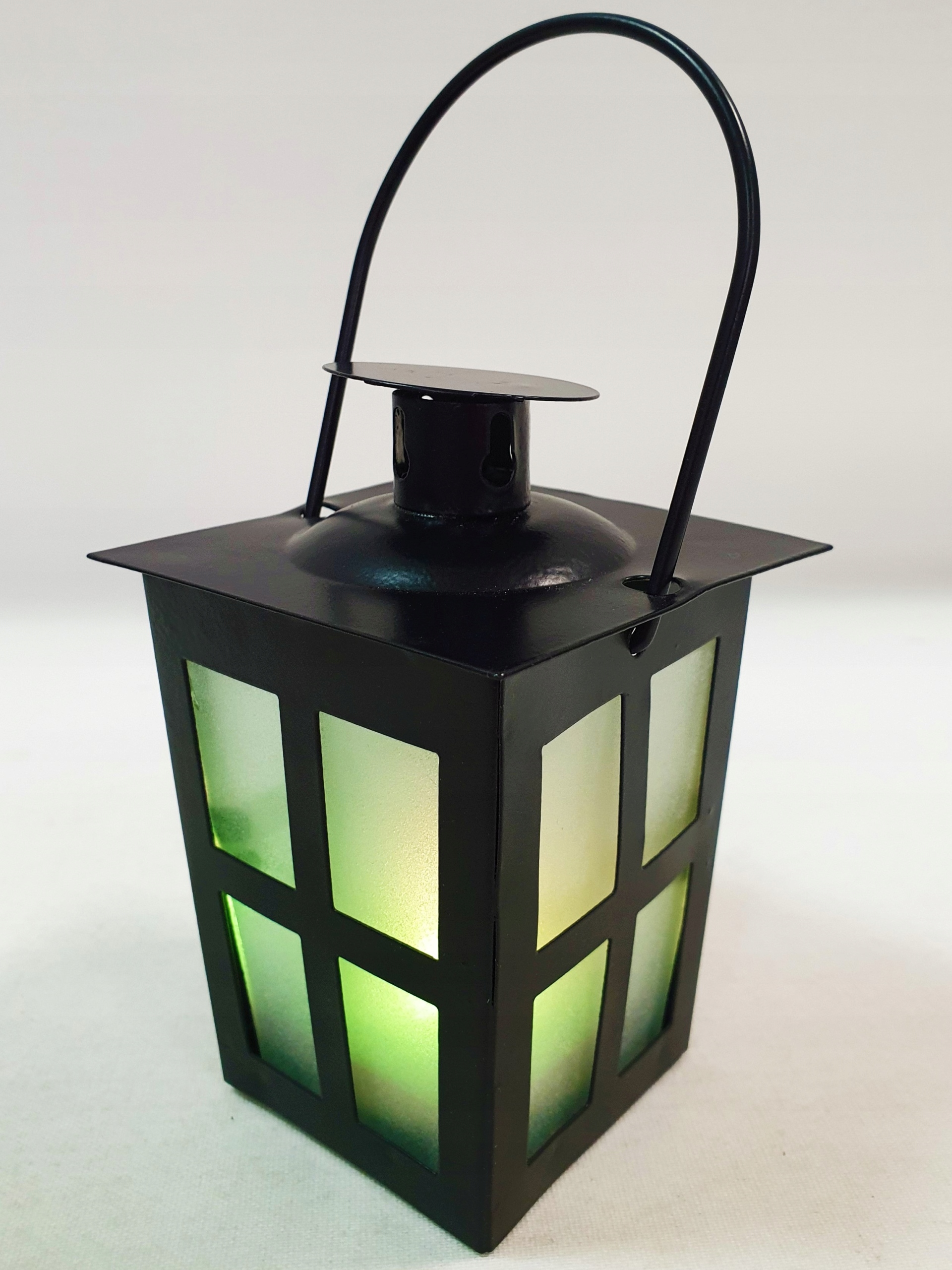 LATARENKA Z WKŁADEM LED 11 CM CZARNA METALOWA ŚWIECĄCA ZMIENIA KOLORY Rodzaj latarnia