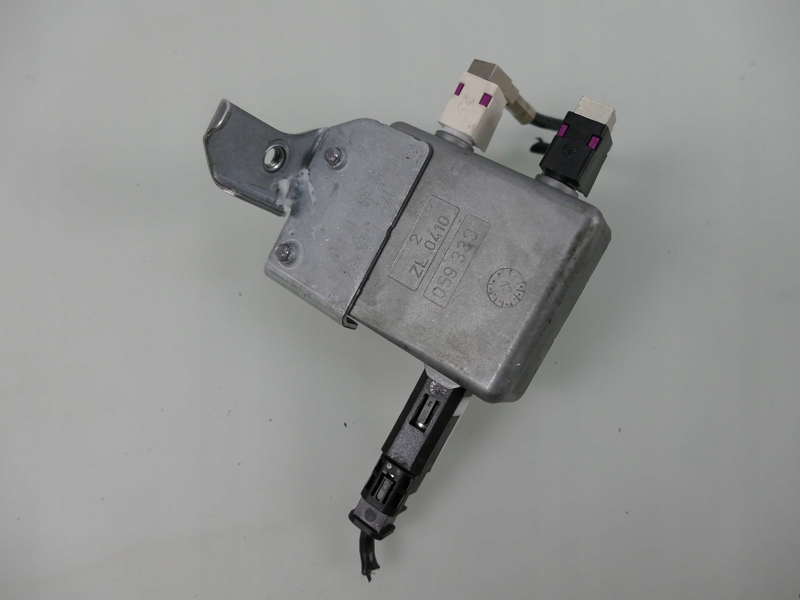 MERCEDES R172 SLK W172 antenna amplifier