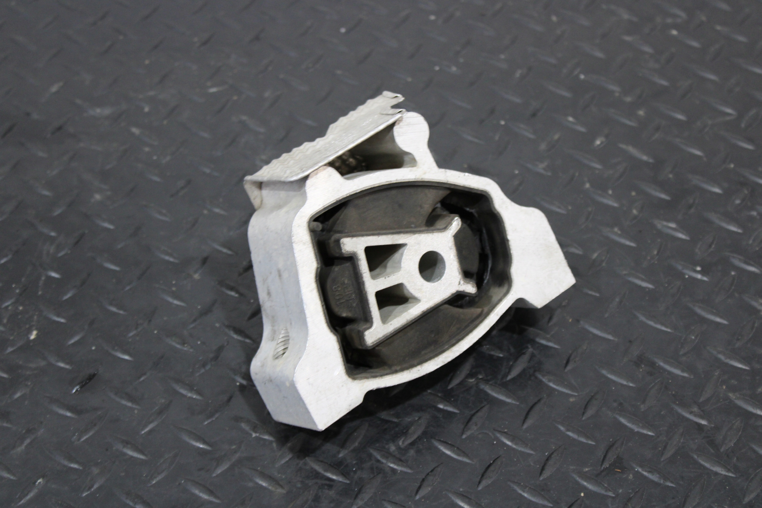 holder engine mount JAGUAR E-PACE X540 LIFT L8D2-6P082-BD