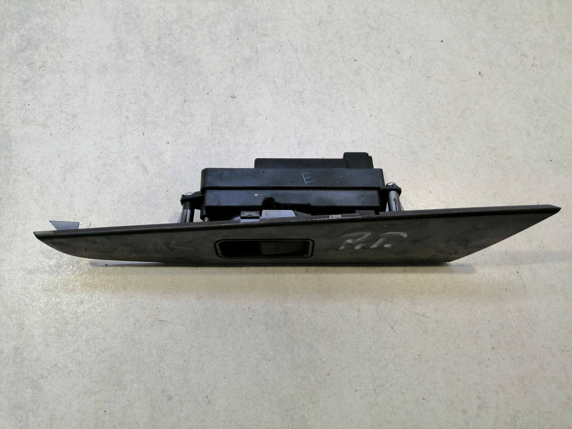 switch windows right rear part MAZDA 3 5D BS3E66380