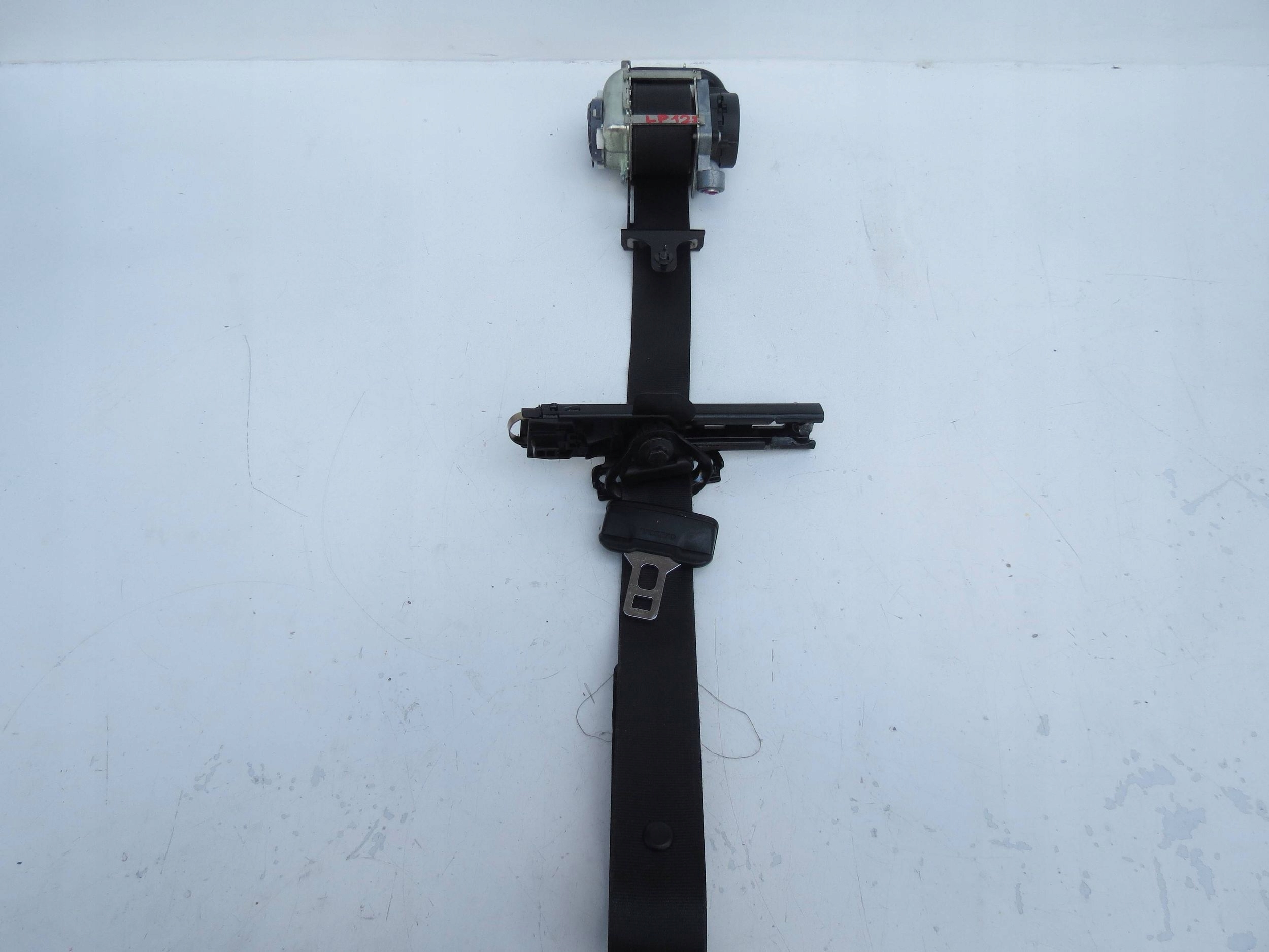 seat belt left front VOLVO S60 2.0 V60 39818841