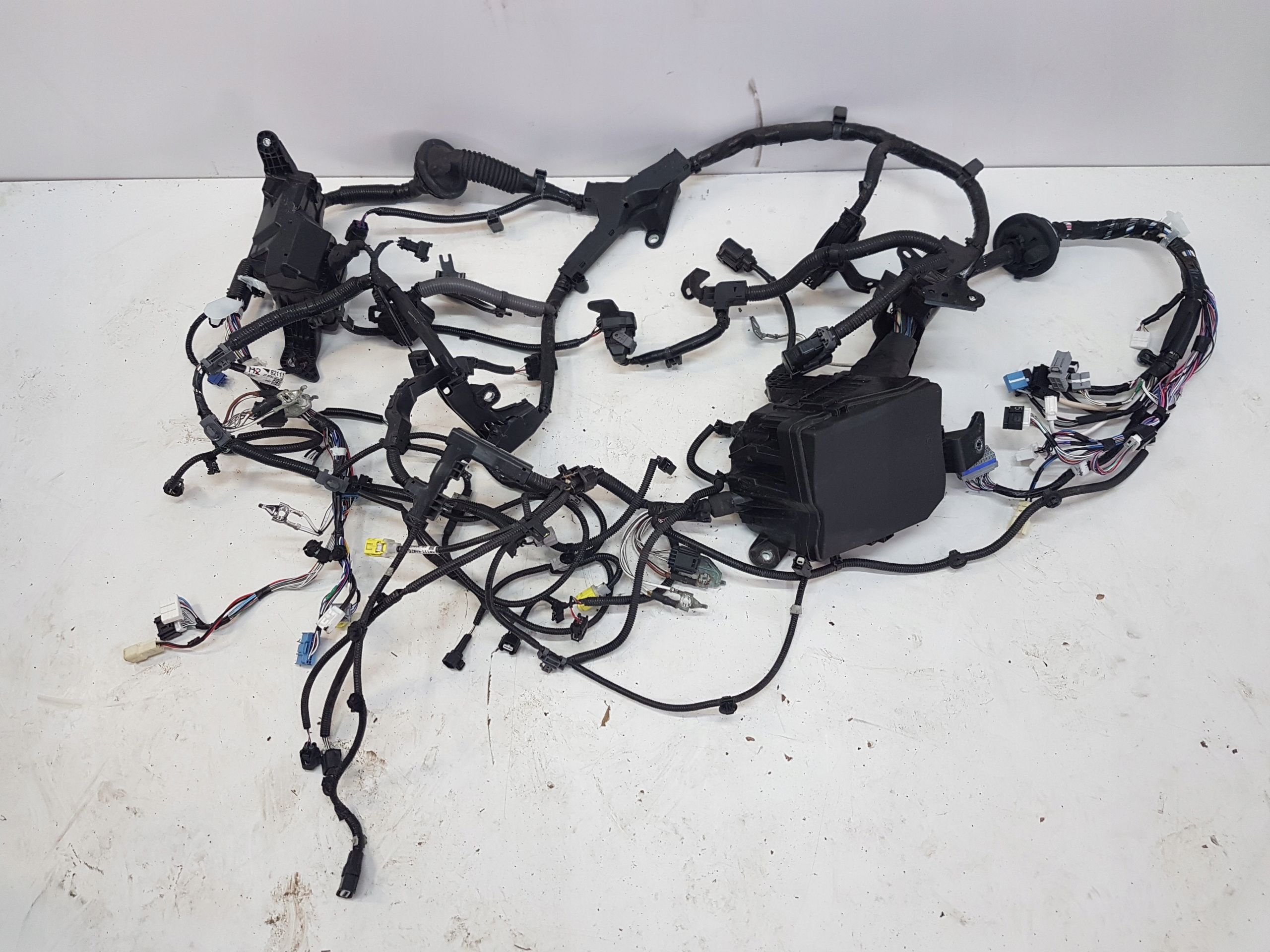 82111-K0D90 - Yaris IV 1.5 гибридный жгут проводов моторного отсека коробка