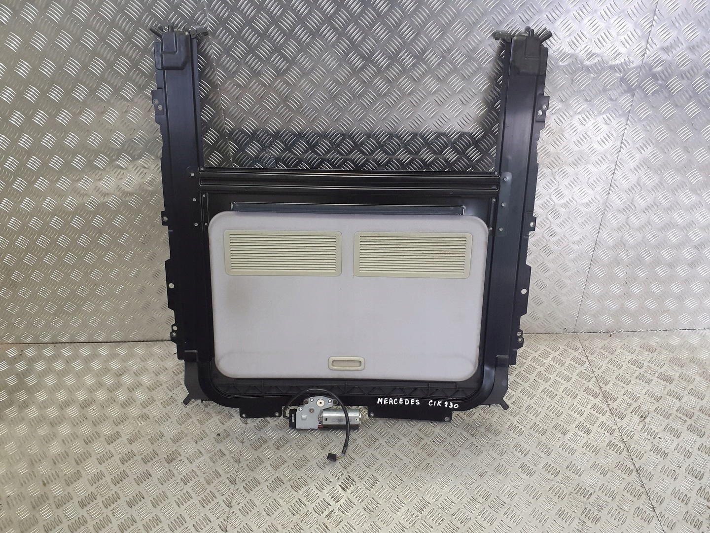 SZYBERDACH MERCEDES CLK230