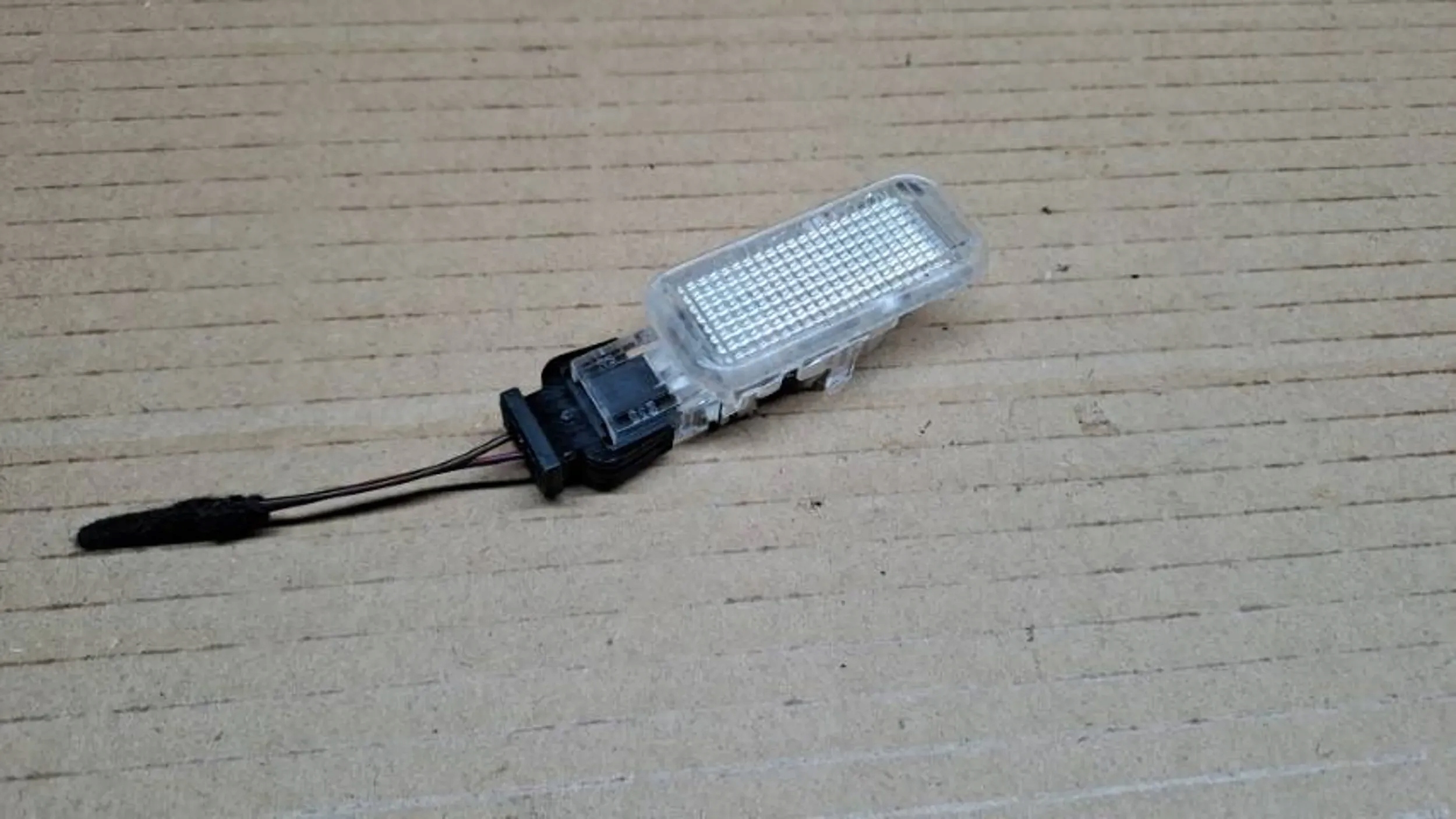 SKODA OCTAVIA III OSWIETLENIE LAMPKA BAGAZNIKA