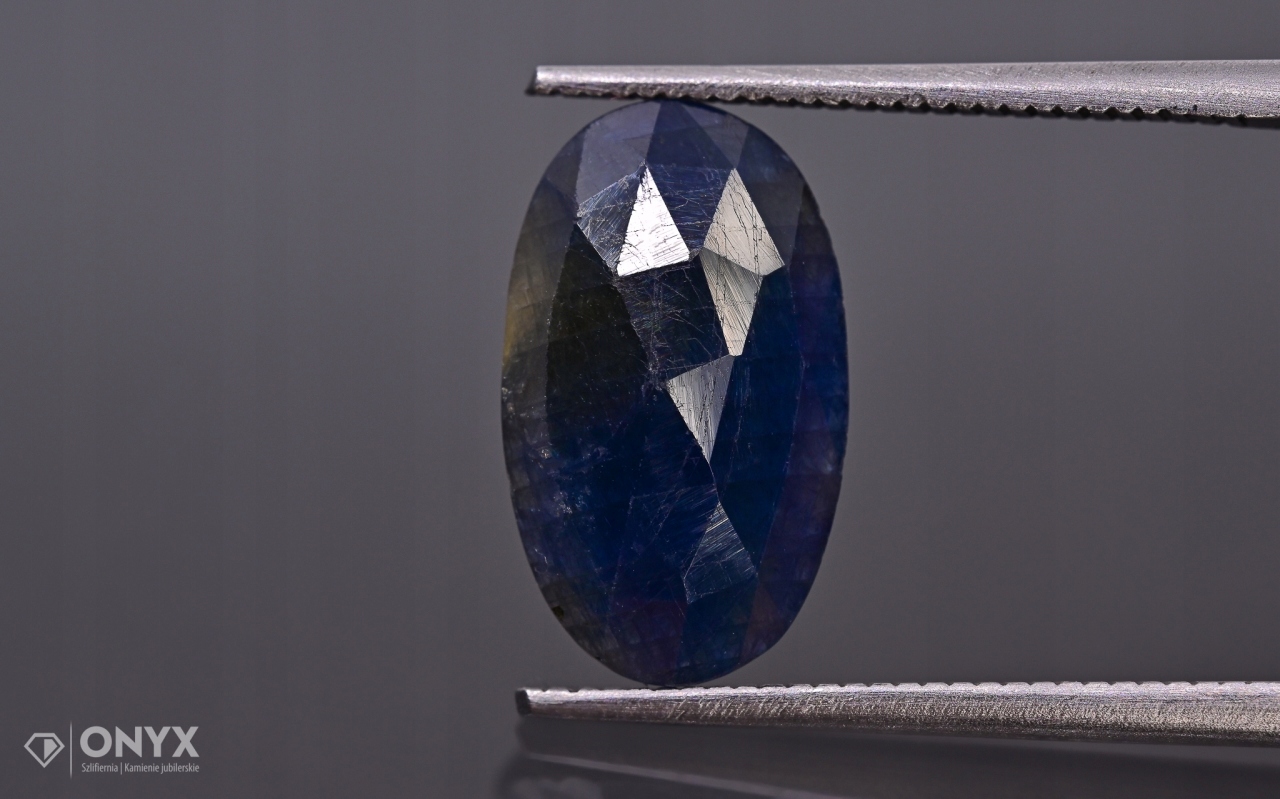 Safírová fazetovaná rozeta ovál 13,5x8 mm