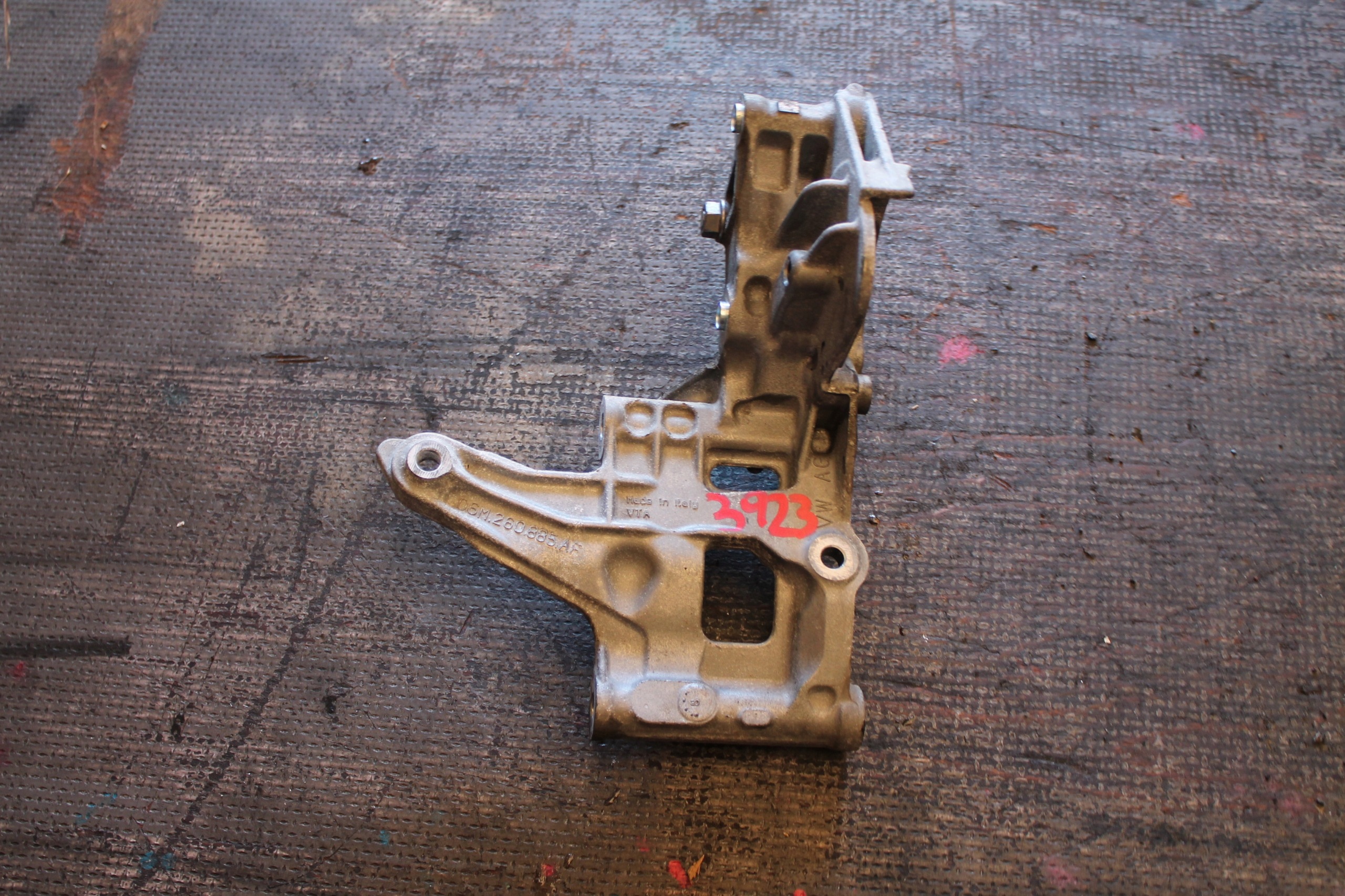 3923. support SPREZARKI AUDI RS5 06M260885AF