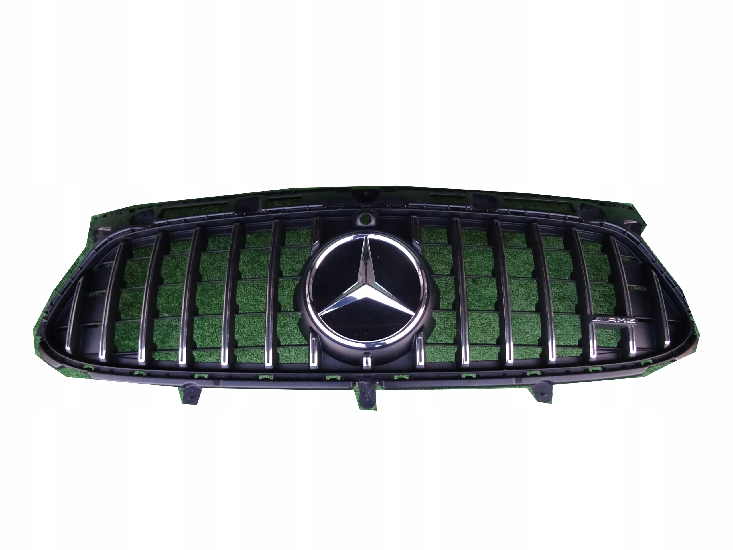 GRILL ATRAPA ZNACZEK MERCEDES GLA II AMG 35 H247