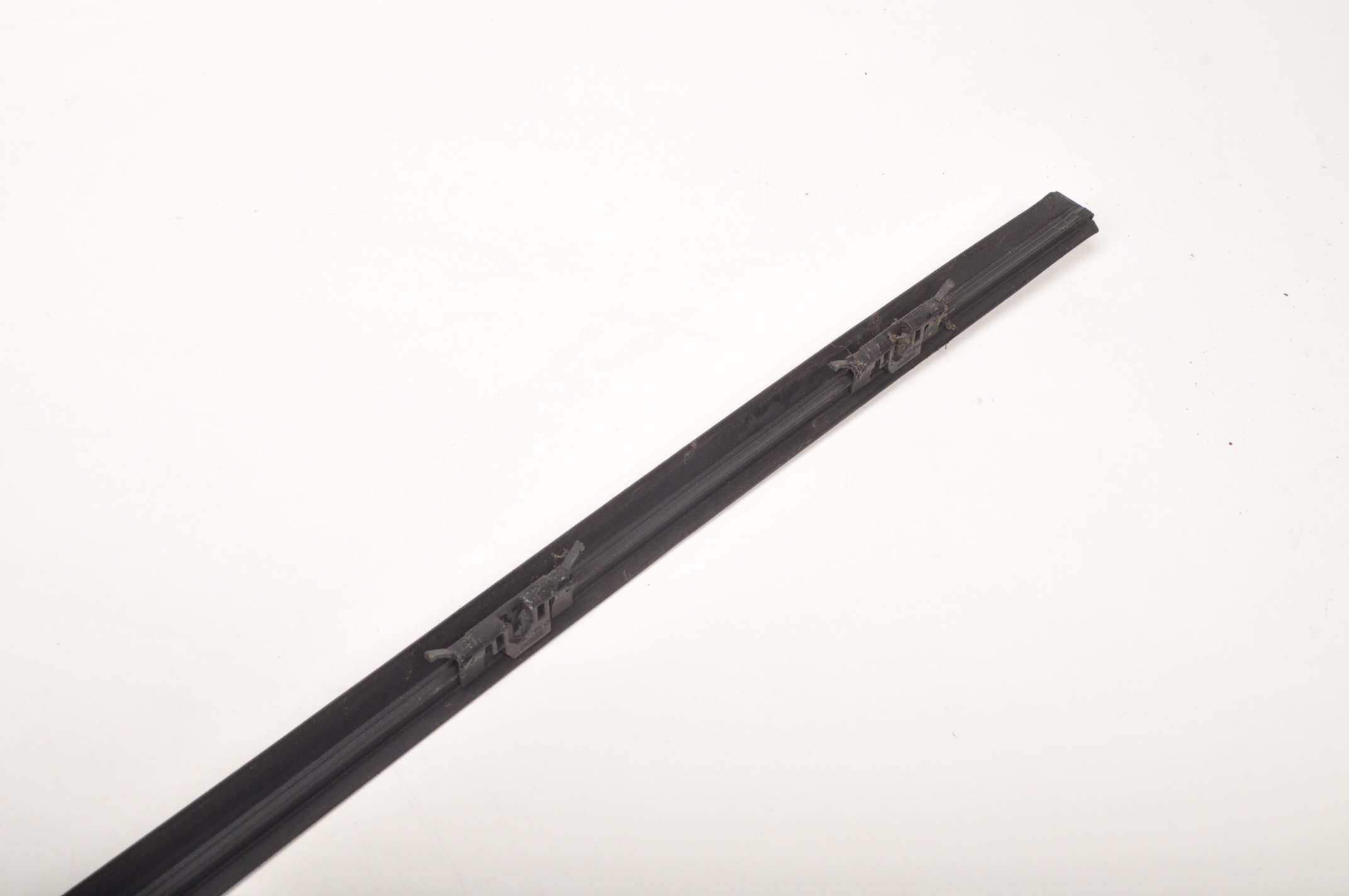 VOLVO S60 II LISTWA SZYBY PRZEDNIEJ PRAWA 30753986 Part number PRAWA 30753986