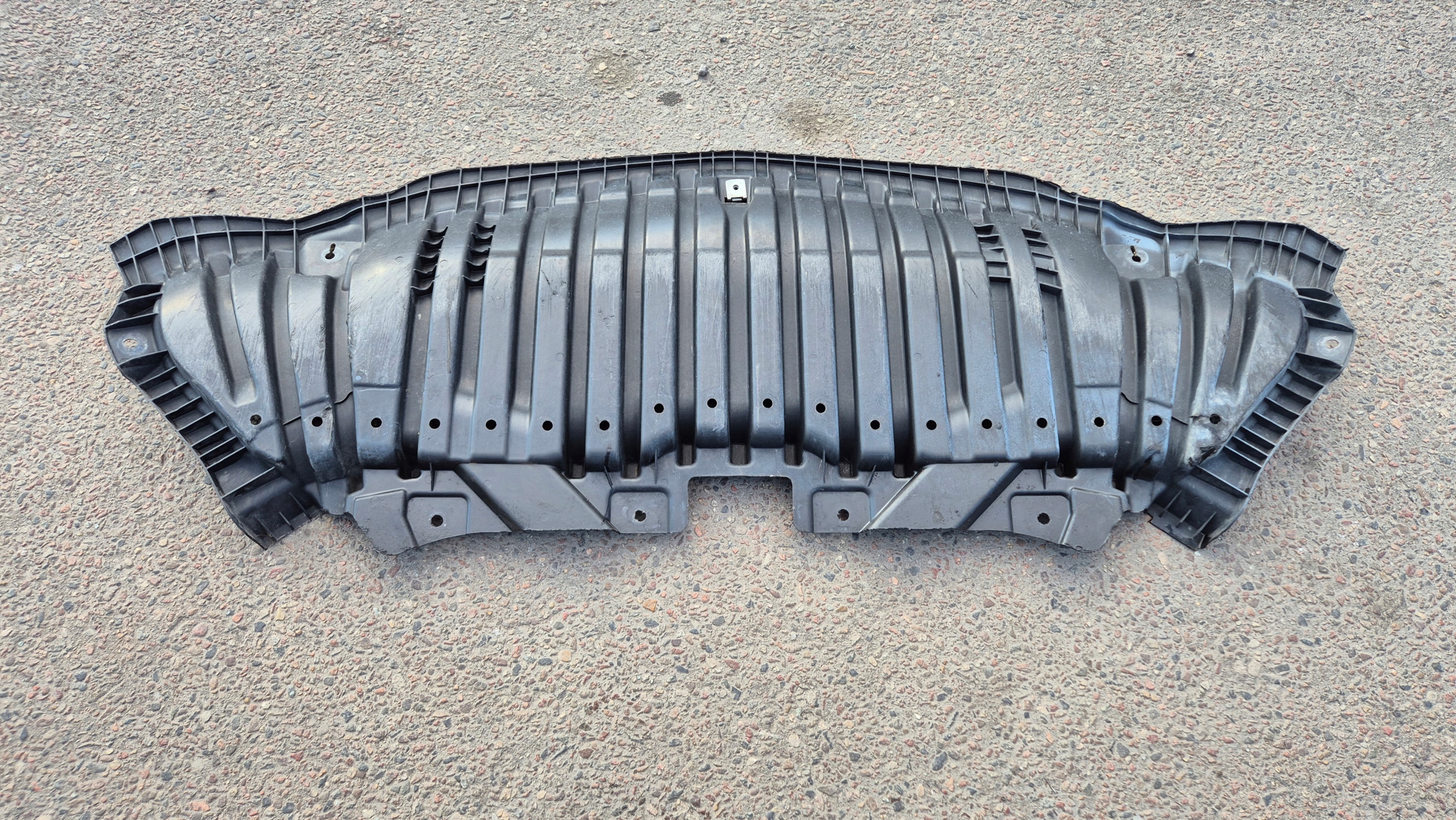 Blende Abdeckung abdeckung unter Stoßstange 2055200500 MERCEDES W205 Original