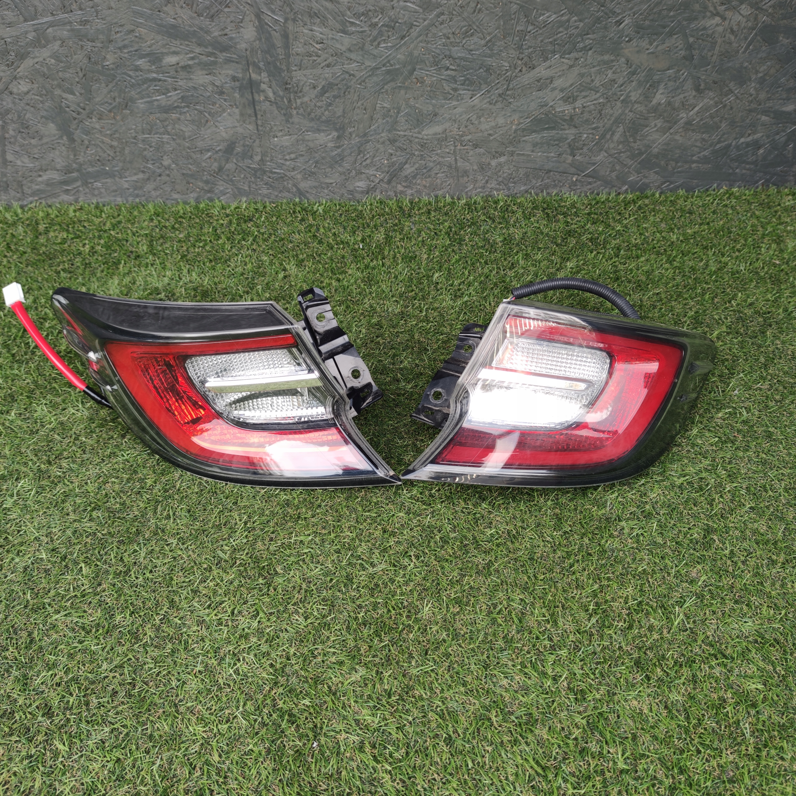 TOYOTA COROLLA E21 LAMPA TYLNIA HATCHBACK TYŁ