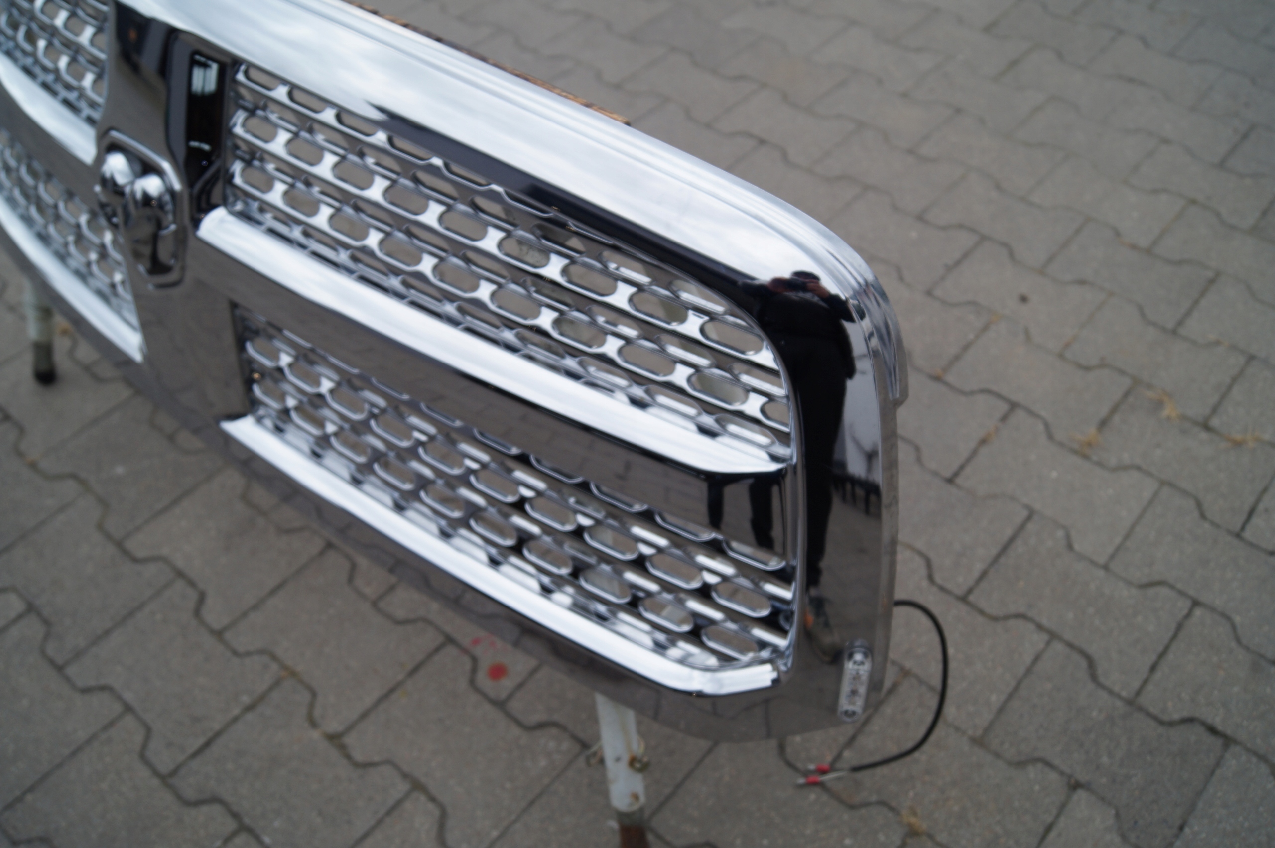 maska maska CHROM předek LED DODGE RAM 1500 13DSAC0020AB 13DSBF2010