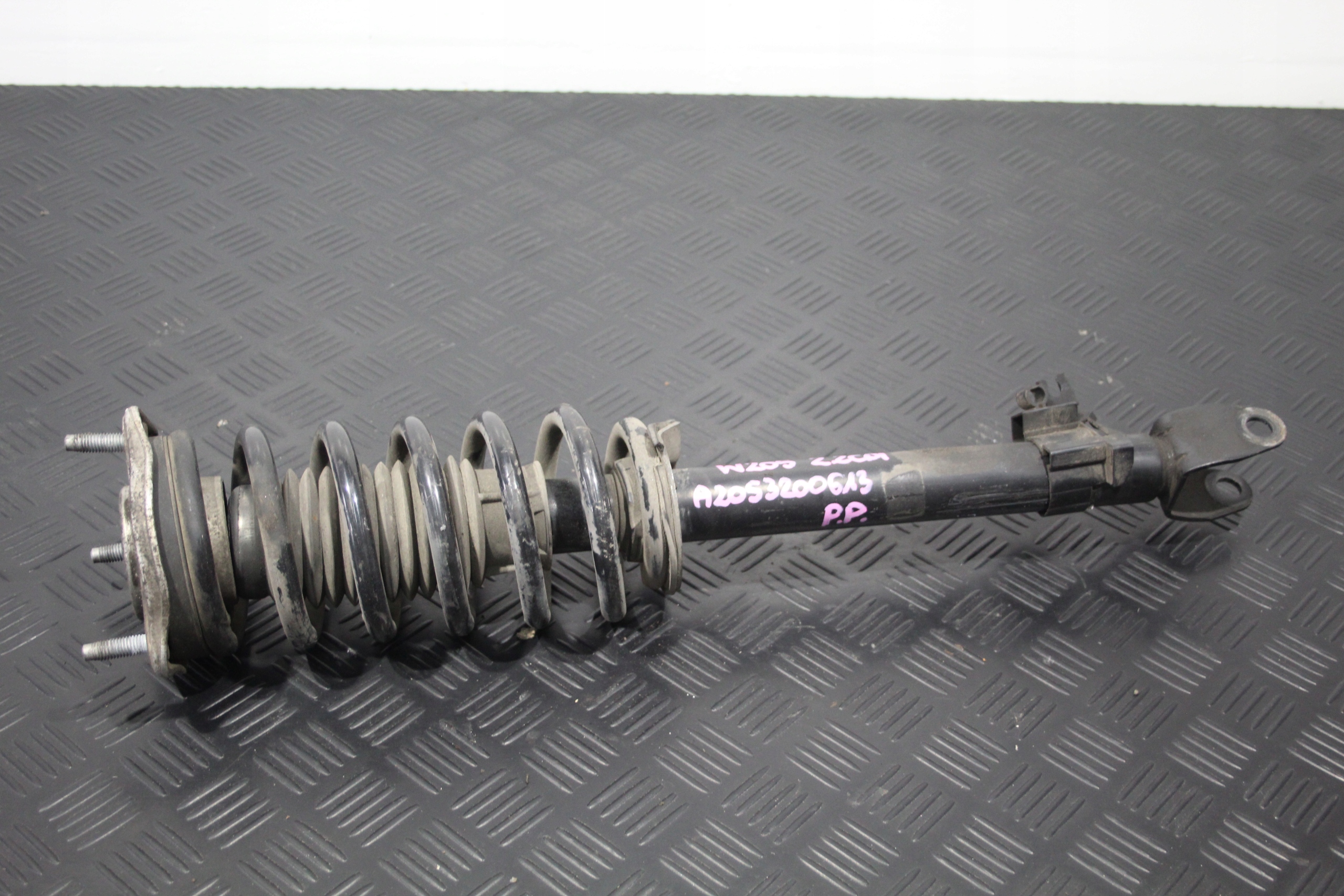 shock absorber right front C-KLASA W205 A2053200613