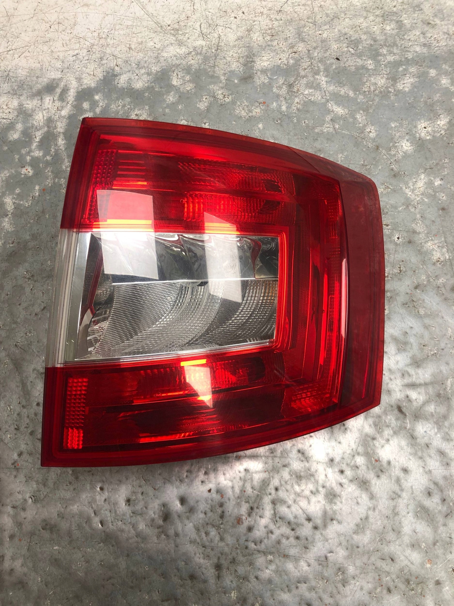 light right rear part SKODA OCTAVIA MK3 KOMBI 5E9945096