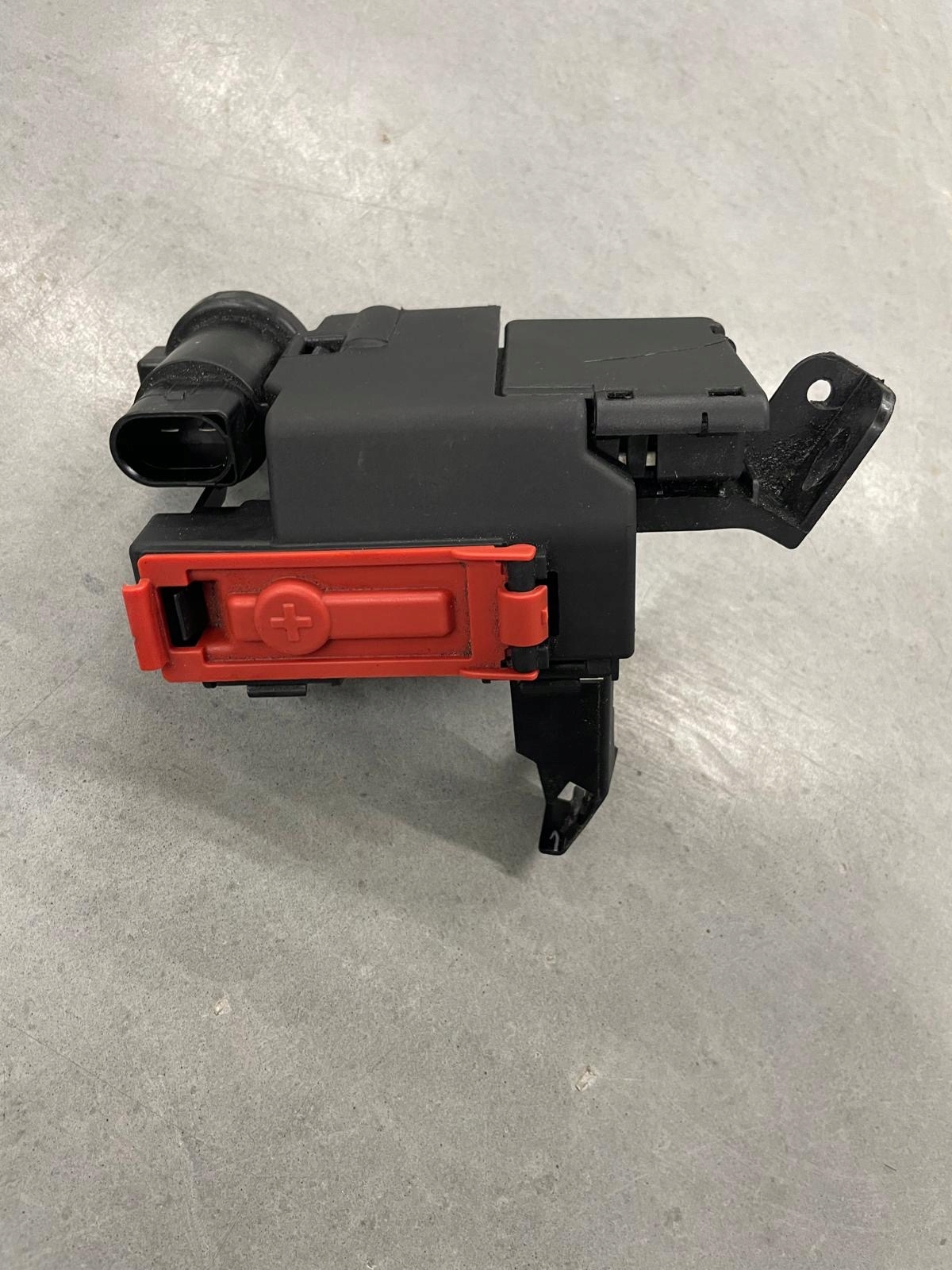 РОЗПОДІЛЮВАЧ PRADU Q50a ОРИГІНАЛ 80A941823Aw0941824aq