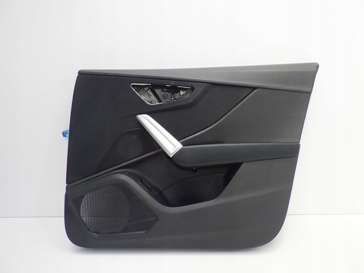 AUDI Q21a 21r ОБШИВКА КАРТА ДВЕРІ ПРАВИЙ ПЕРЕД