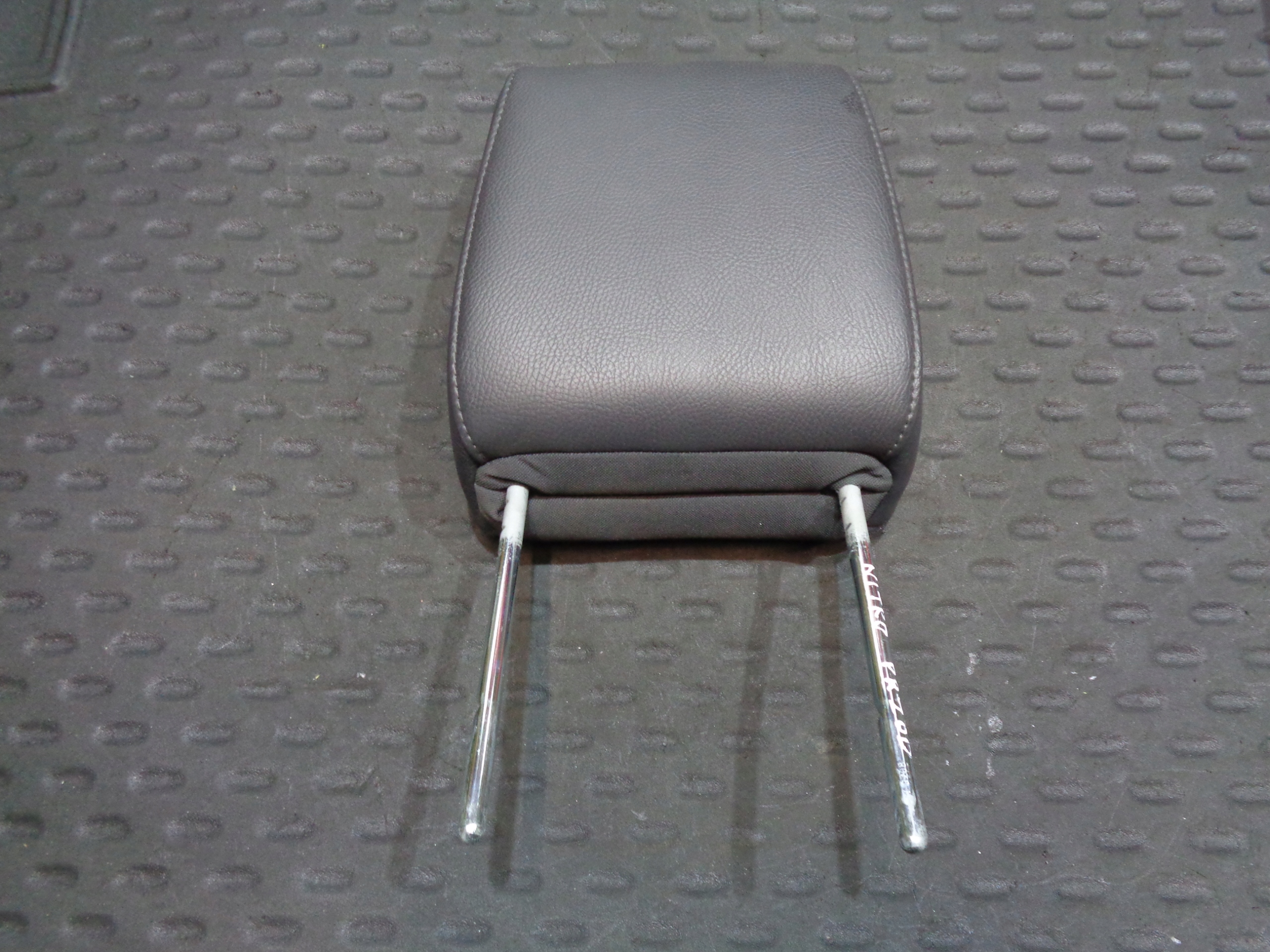 ПІДГОЛІВНИК ПЕРЕДНЯ ПЕРЕДНЯ ШКІРА DODGE NITRO